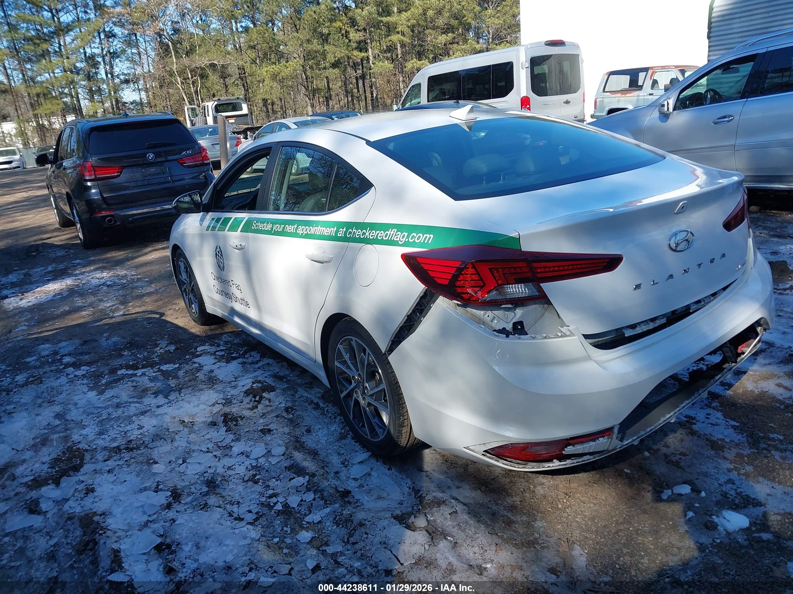 HYUNDAI ELANTRA image 3