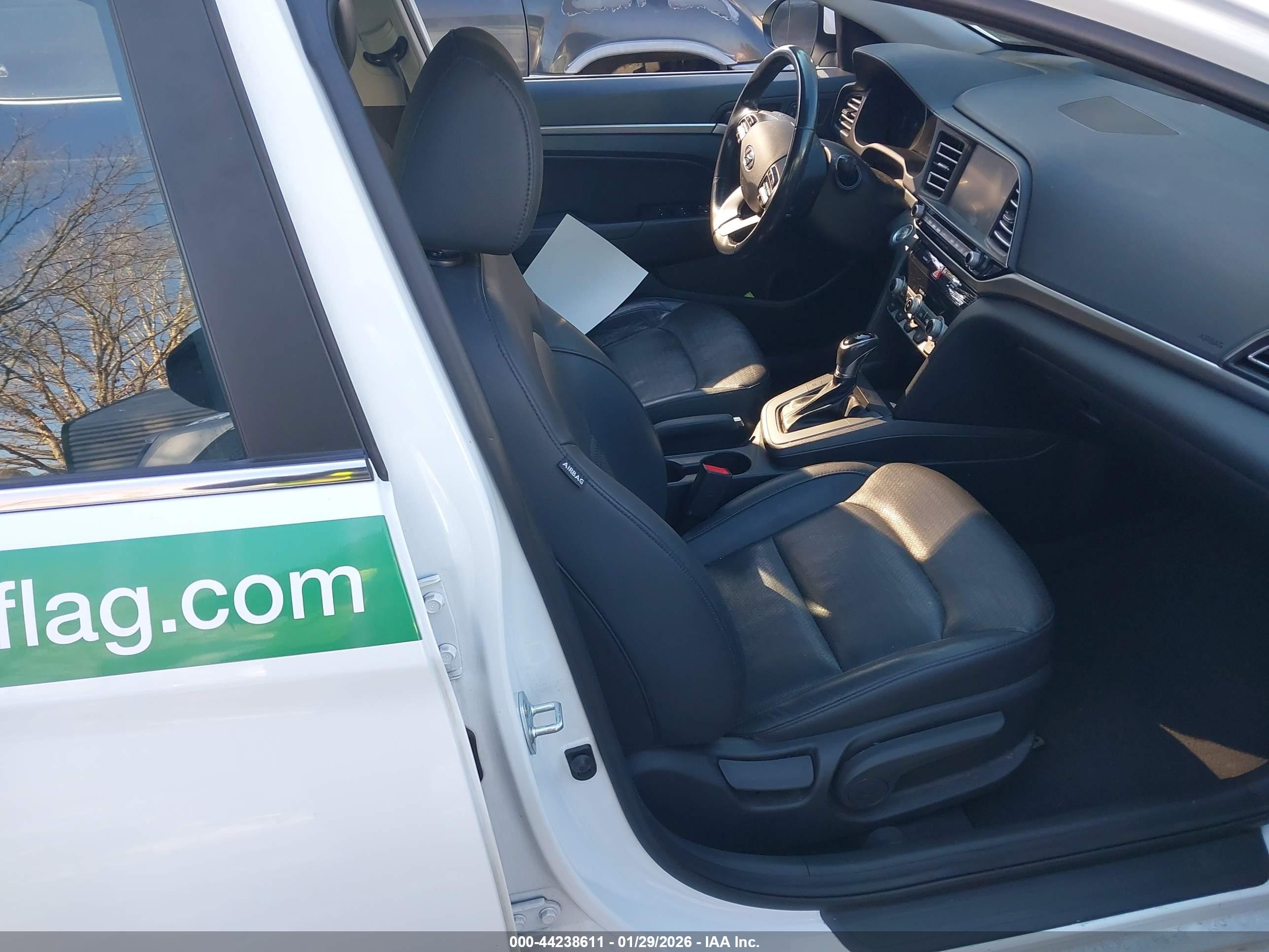 HYUNDAI ELANTRA image 5