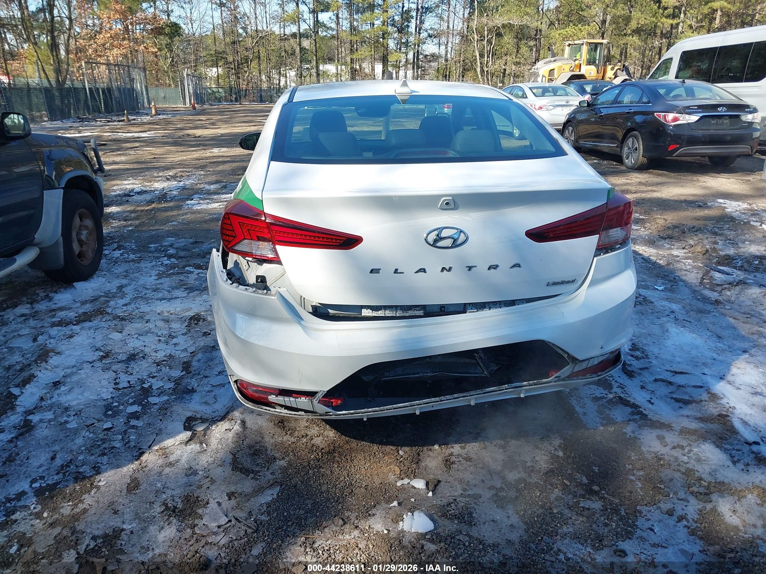 HYUNDAI ELANTRA image 6
