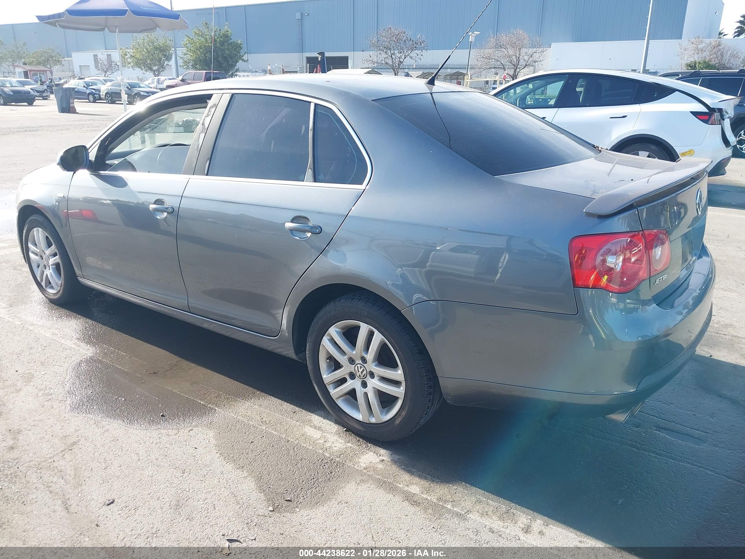 VOLKSWAGEN JETTA image 3