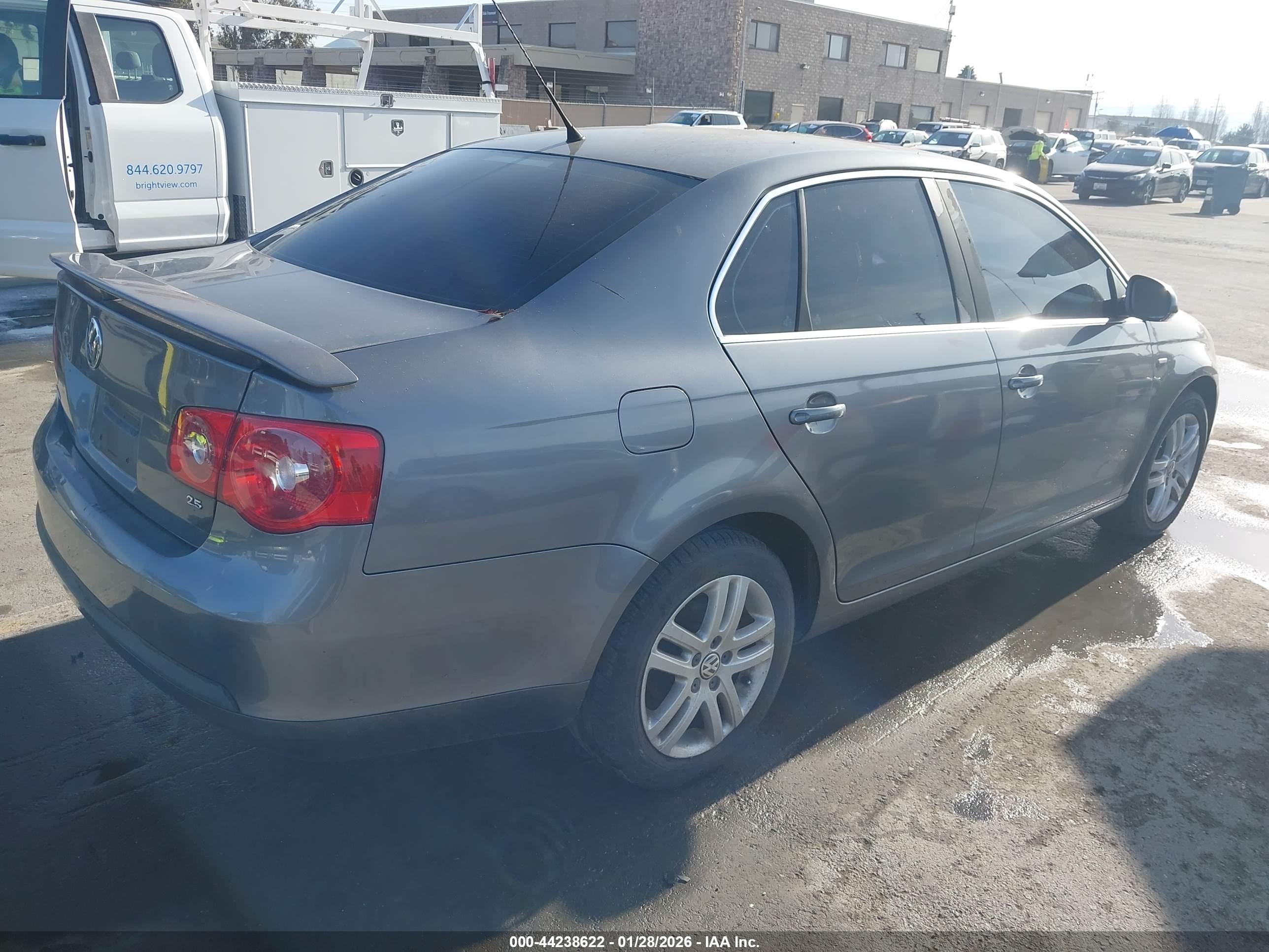 VOLKSWAGEN JETTA image 4