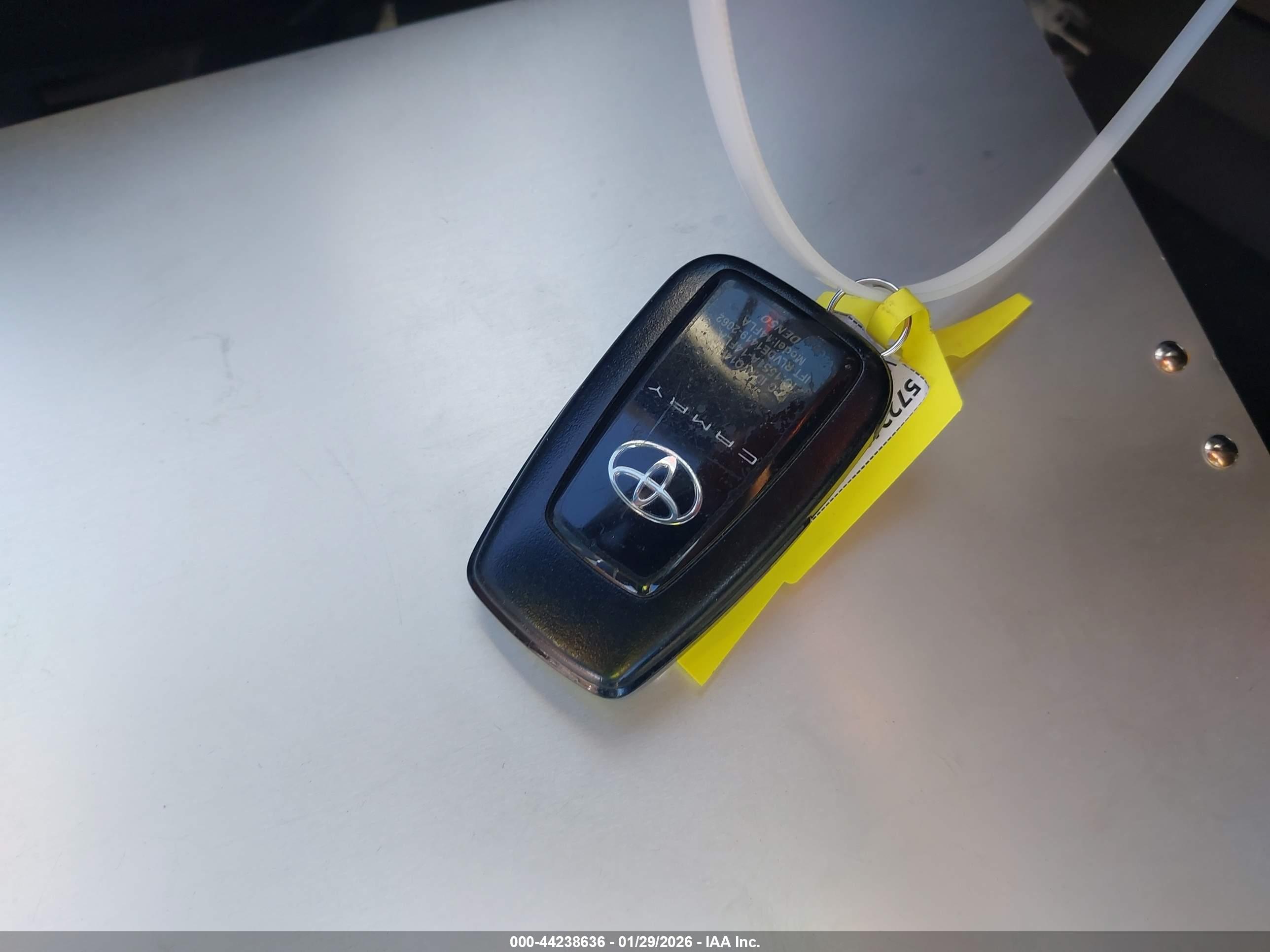 TOYOTA CAMRY image 11