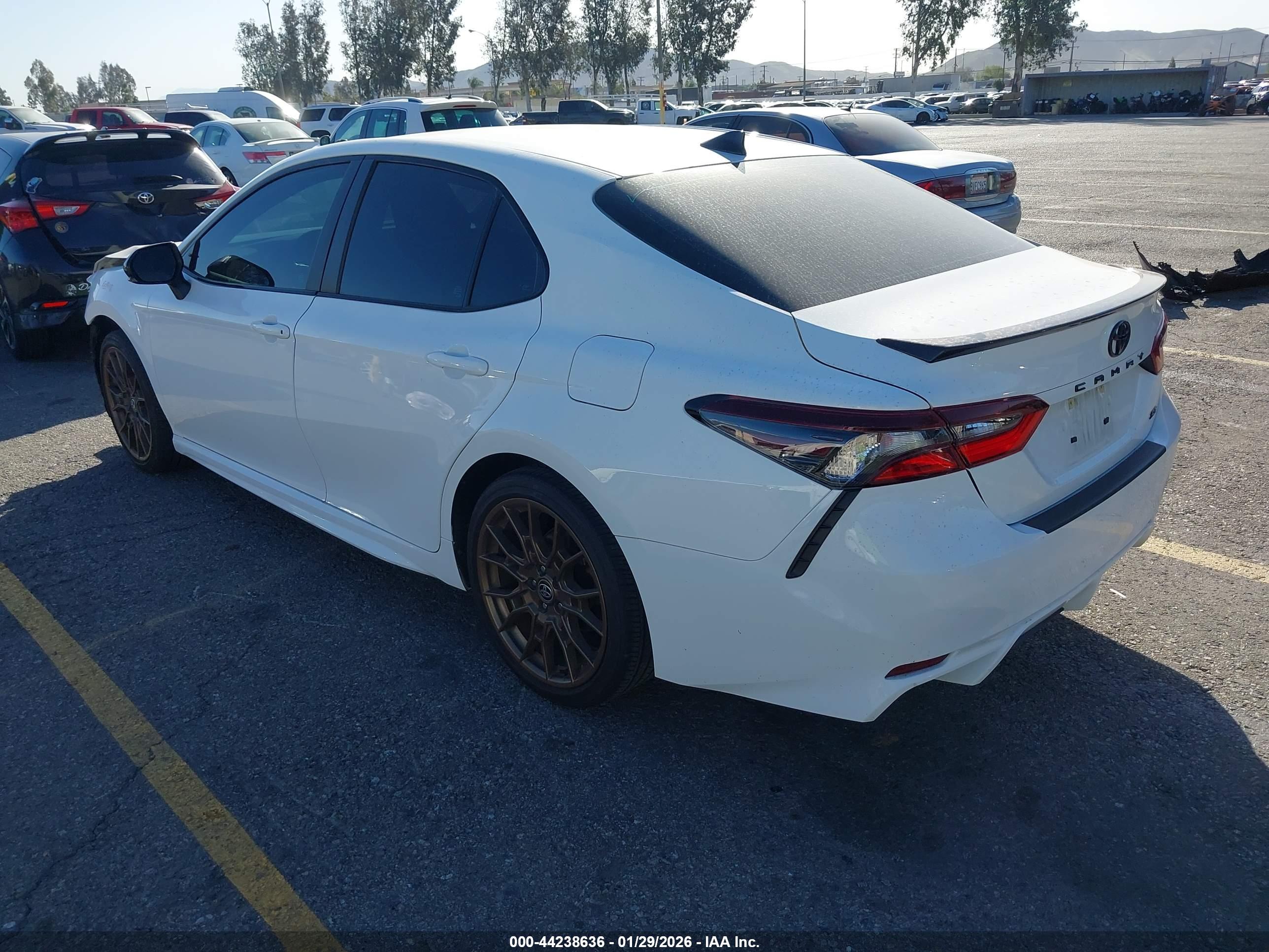TOYOTA CAMRY image 3