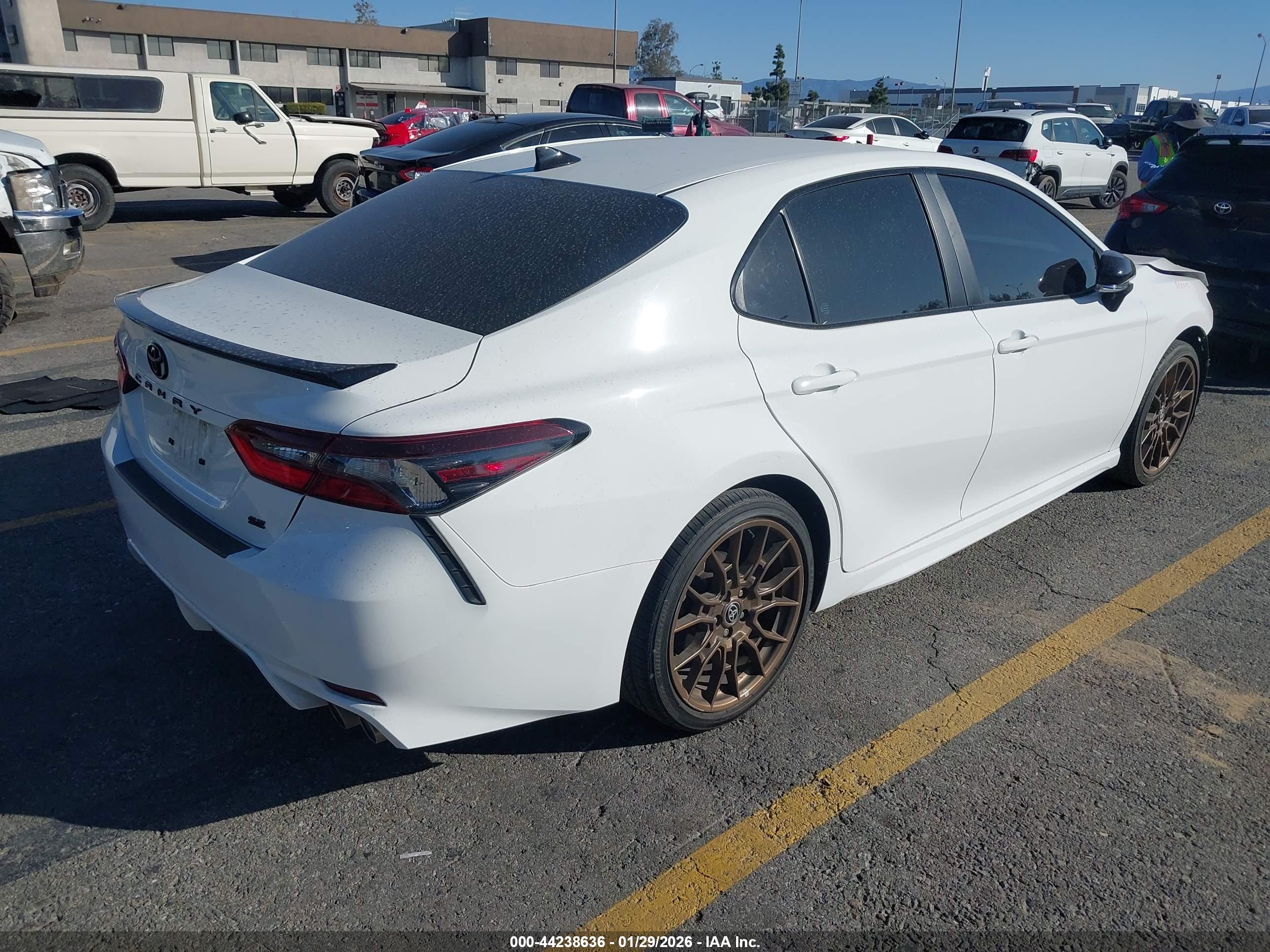 TOYOTA CAMRY image 4