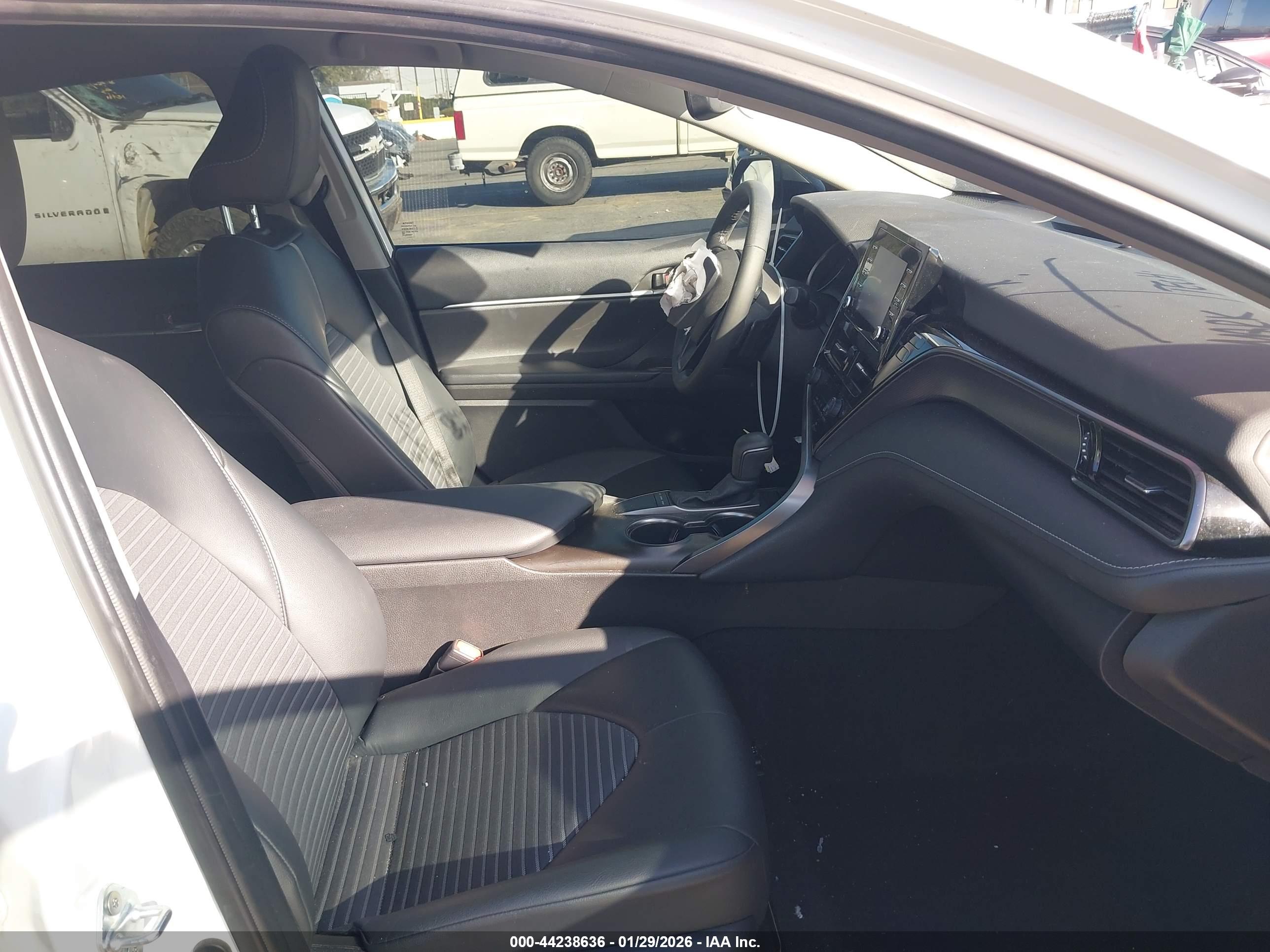 TOYOTA CAMRY image 5