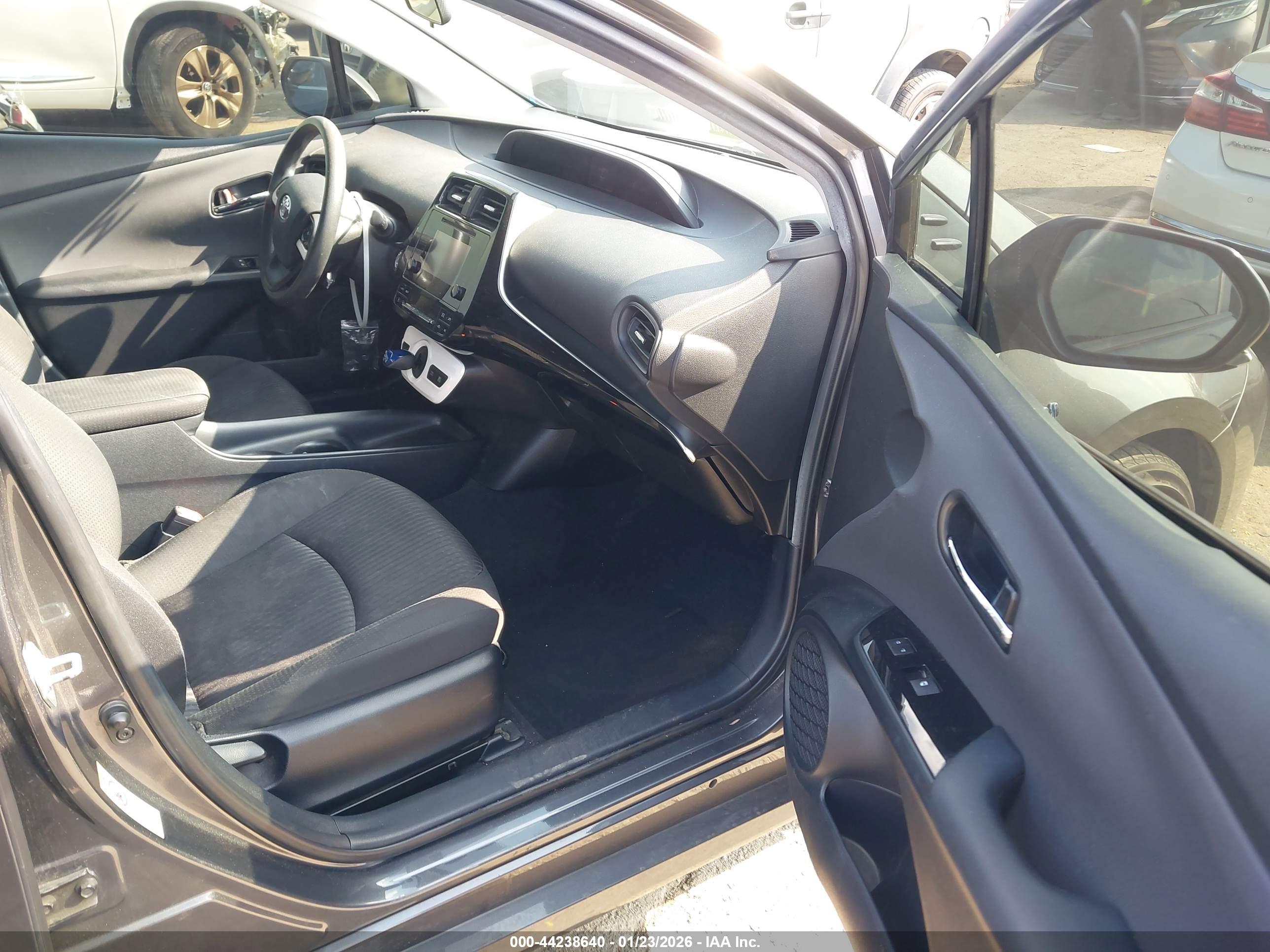 TOYOTA PRIUS image 5