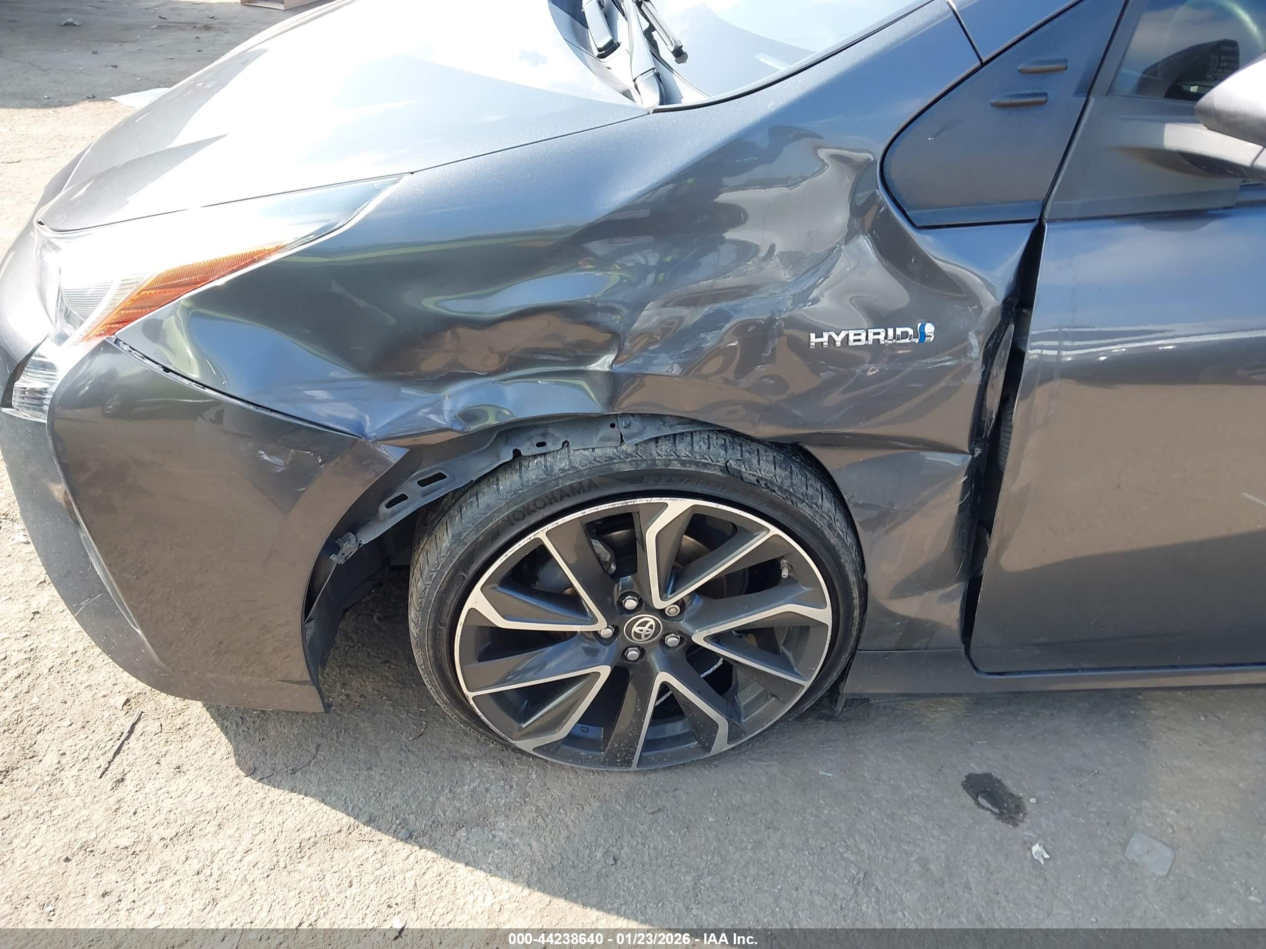 TOYOTA PRIUS image 6