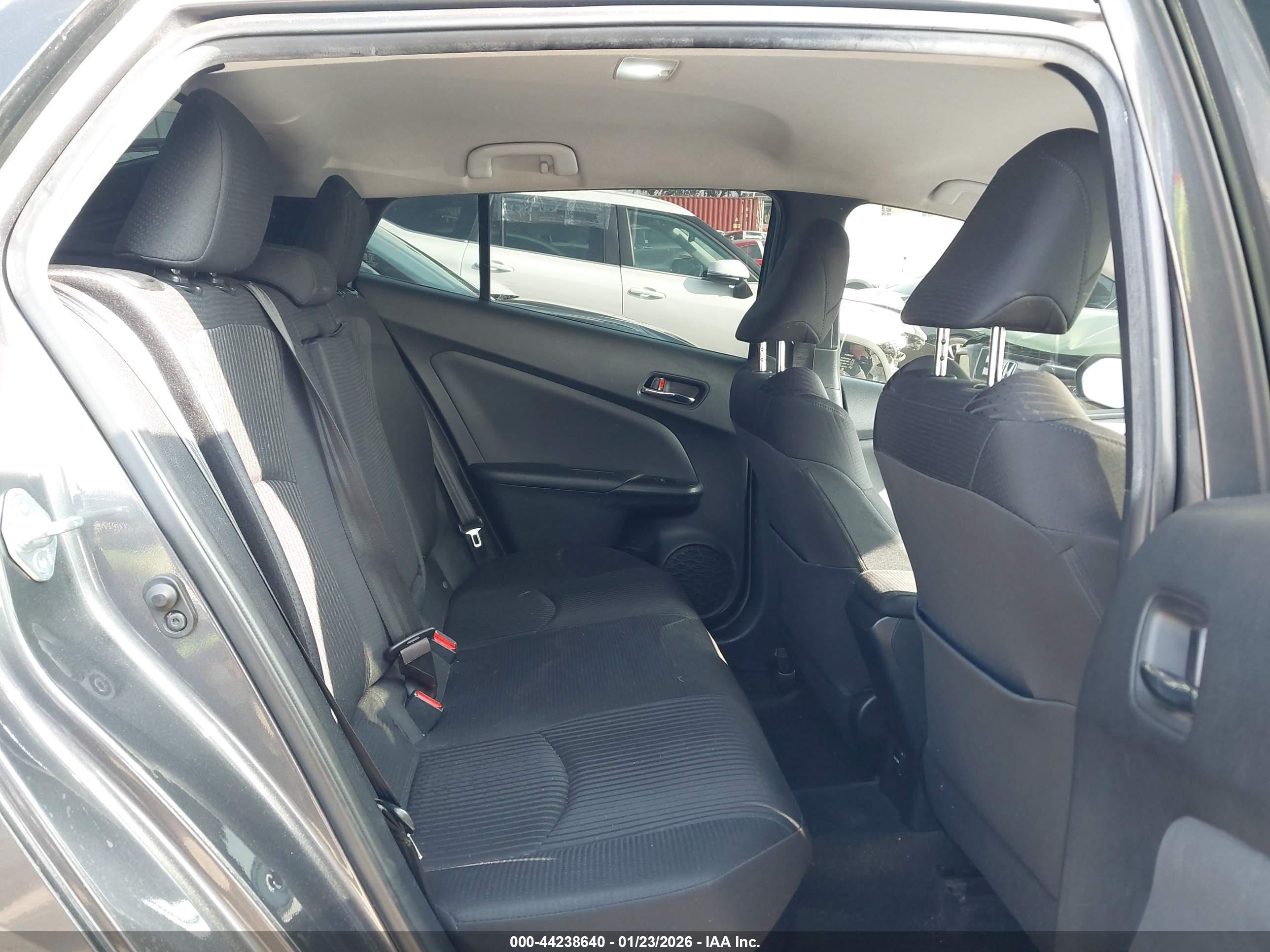 TOYOTA PRIUS image 8