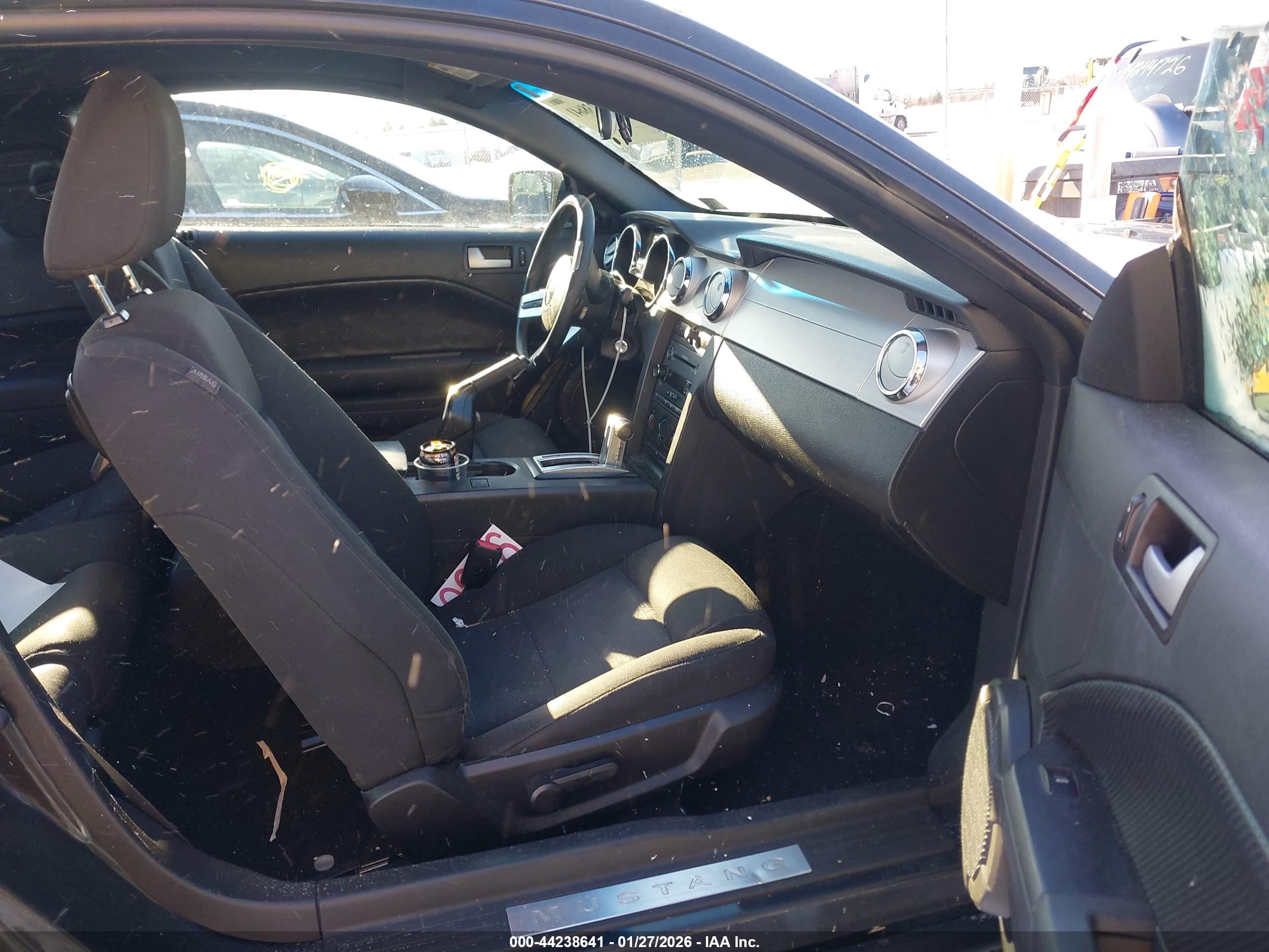 FORD MUSTANG image 5