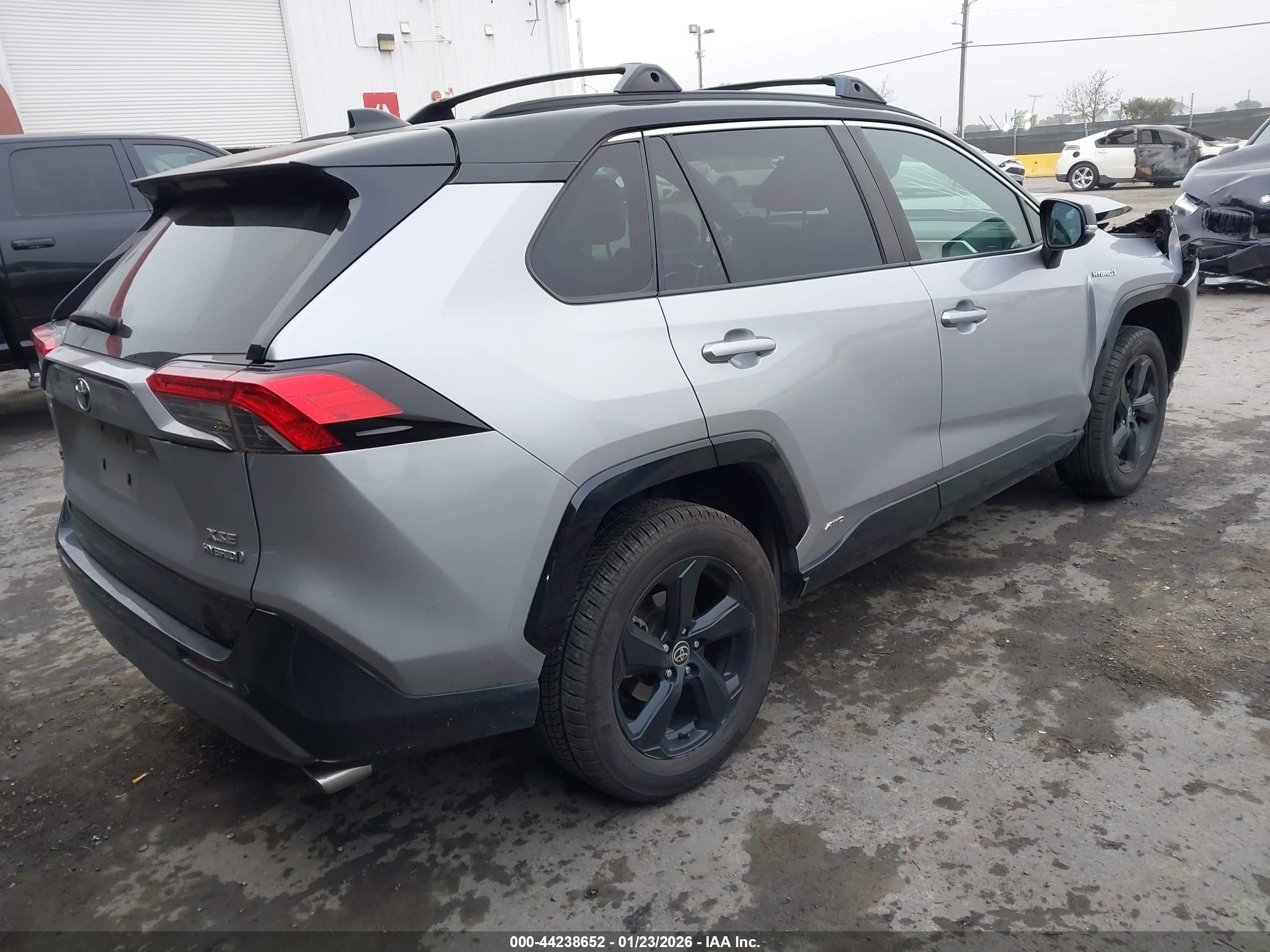 TOYOTA RAV4 image 4