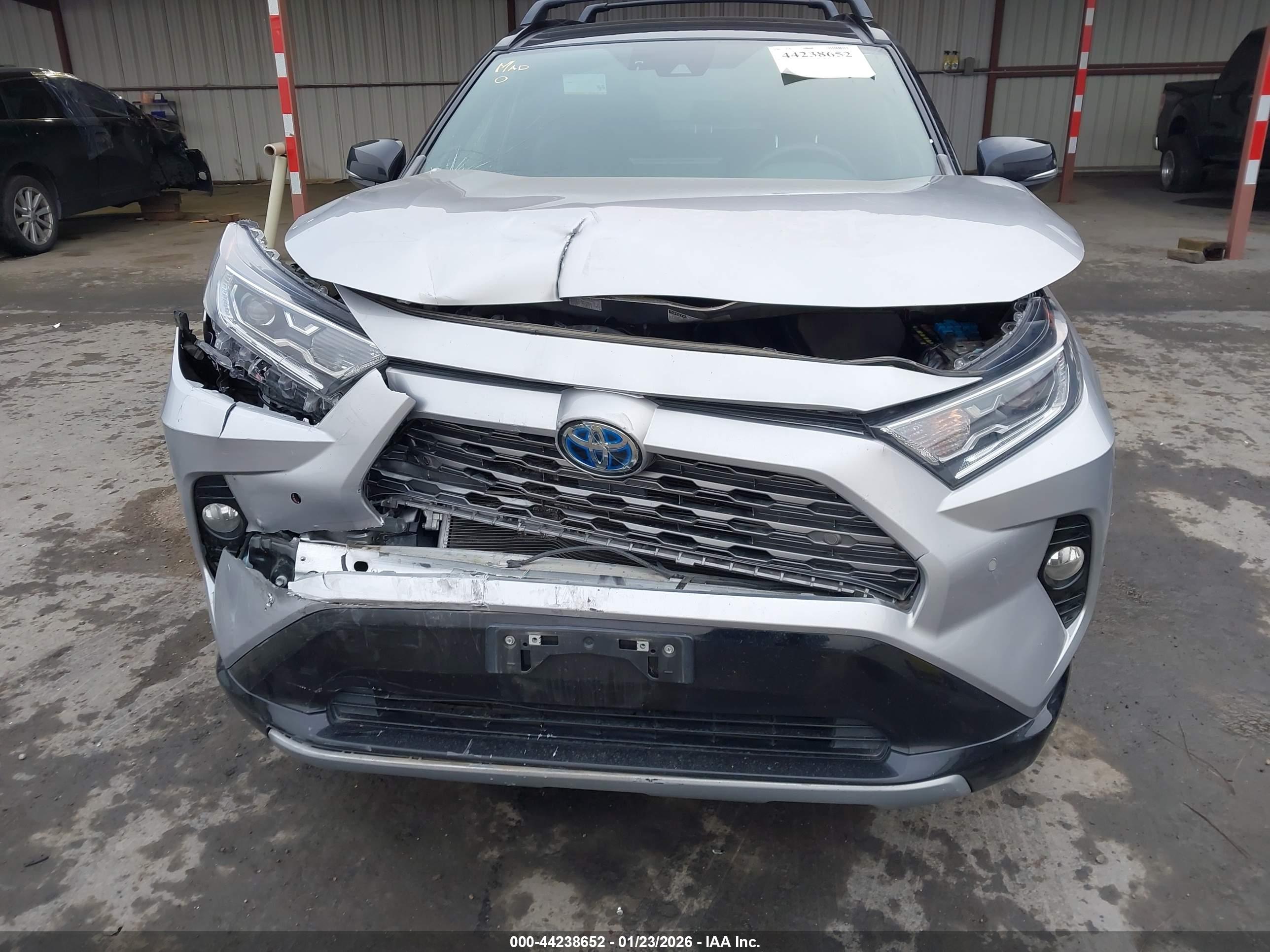 TOYOTA RAV4 image 6