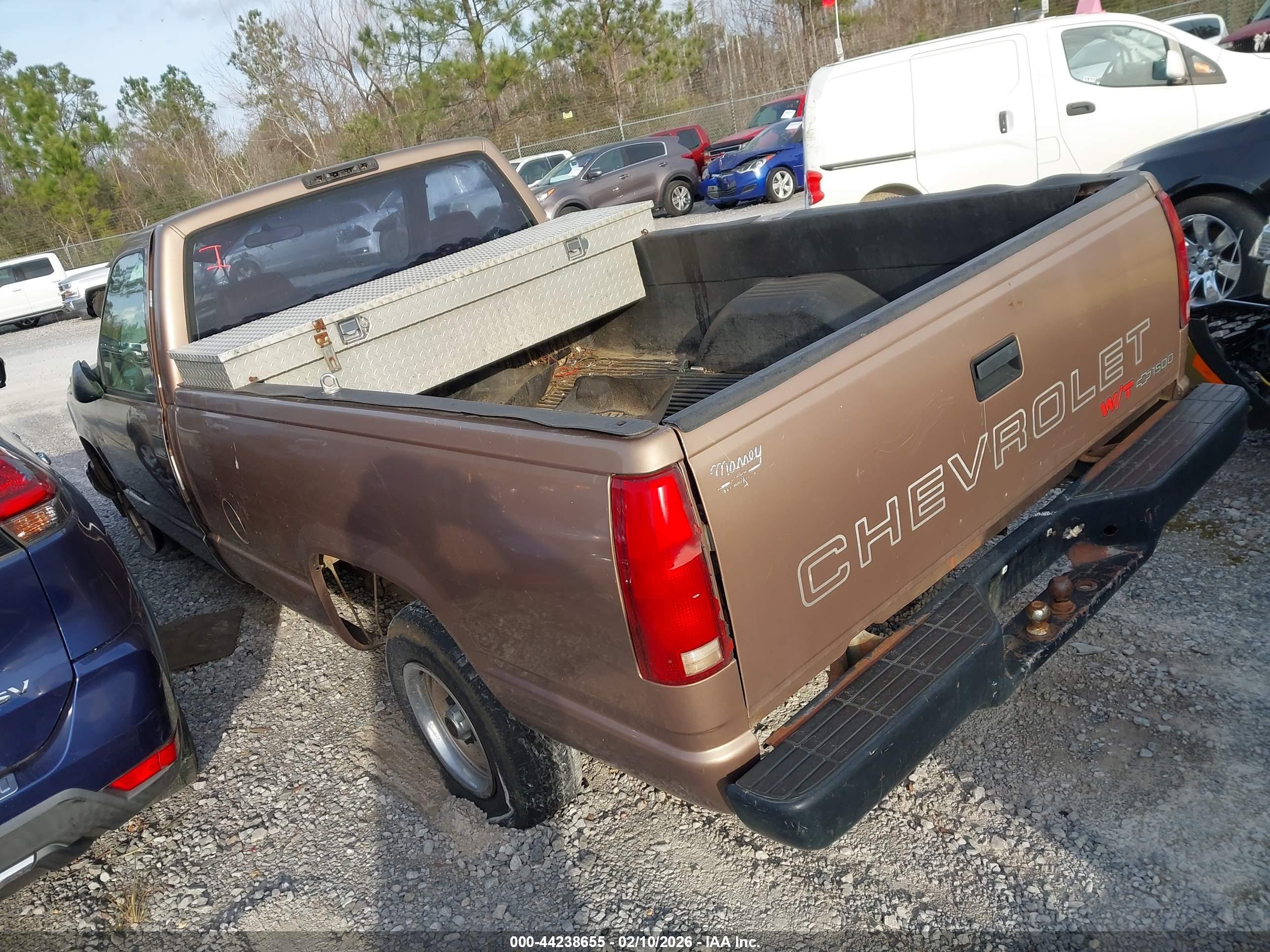 CHEVROLET GMT-400 image 3
