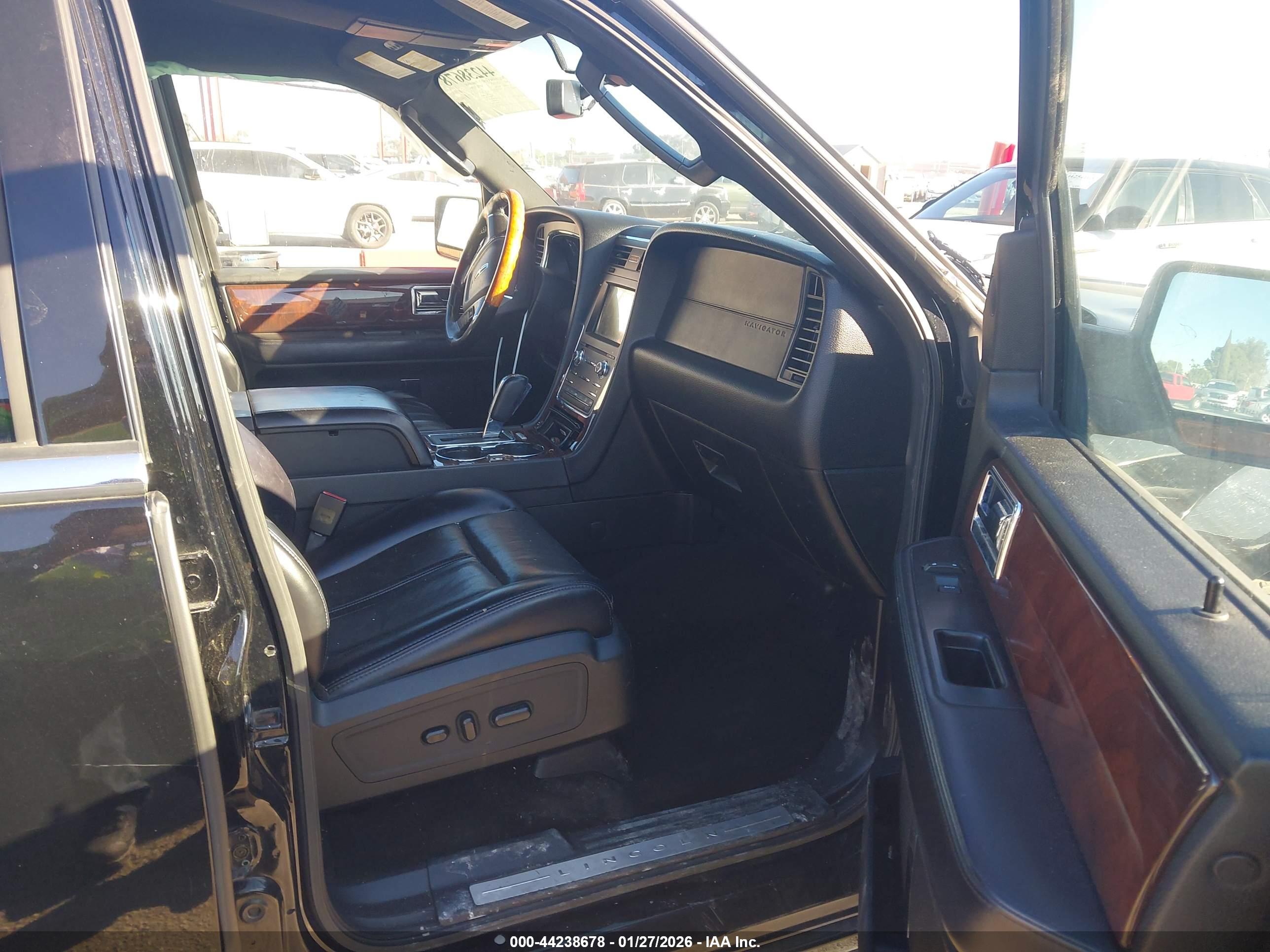 LINCOLN NAVIGATOR image 5