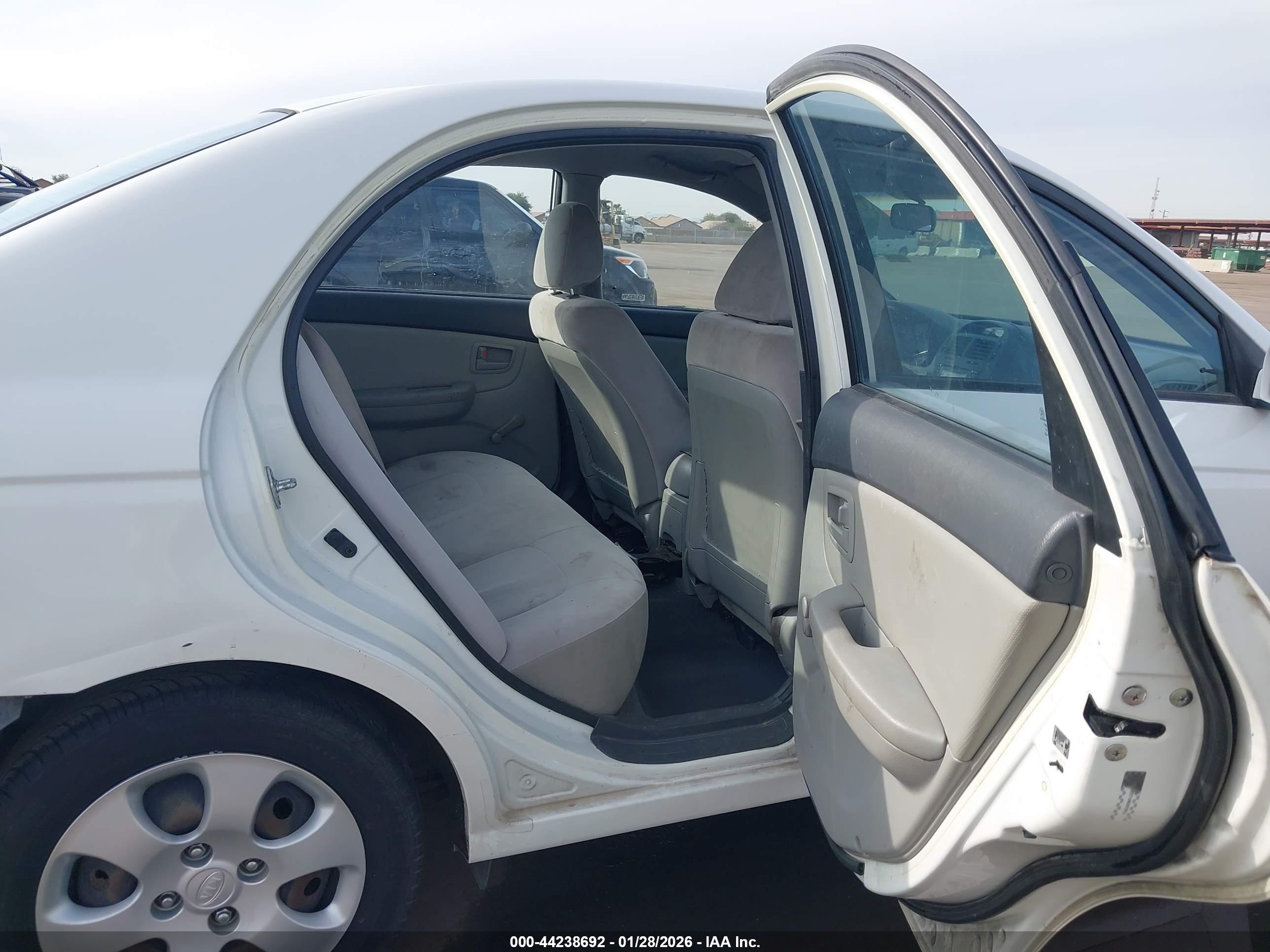 KIA SPECTRA image 8