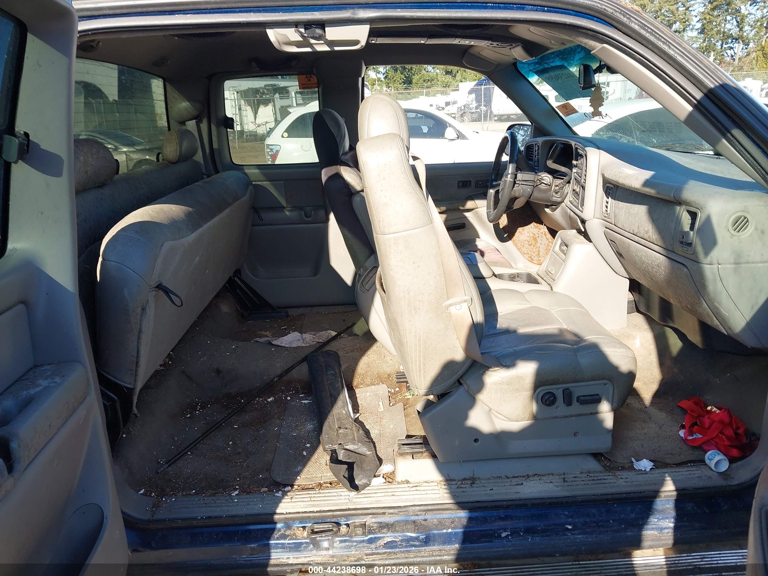 CHEVROLET SILVERADO image 6