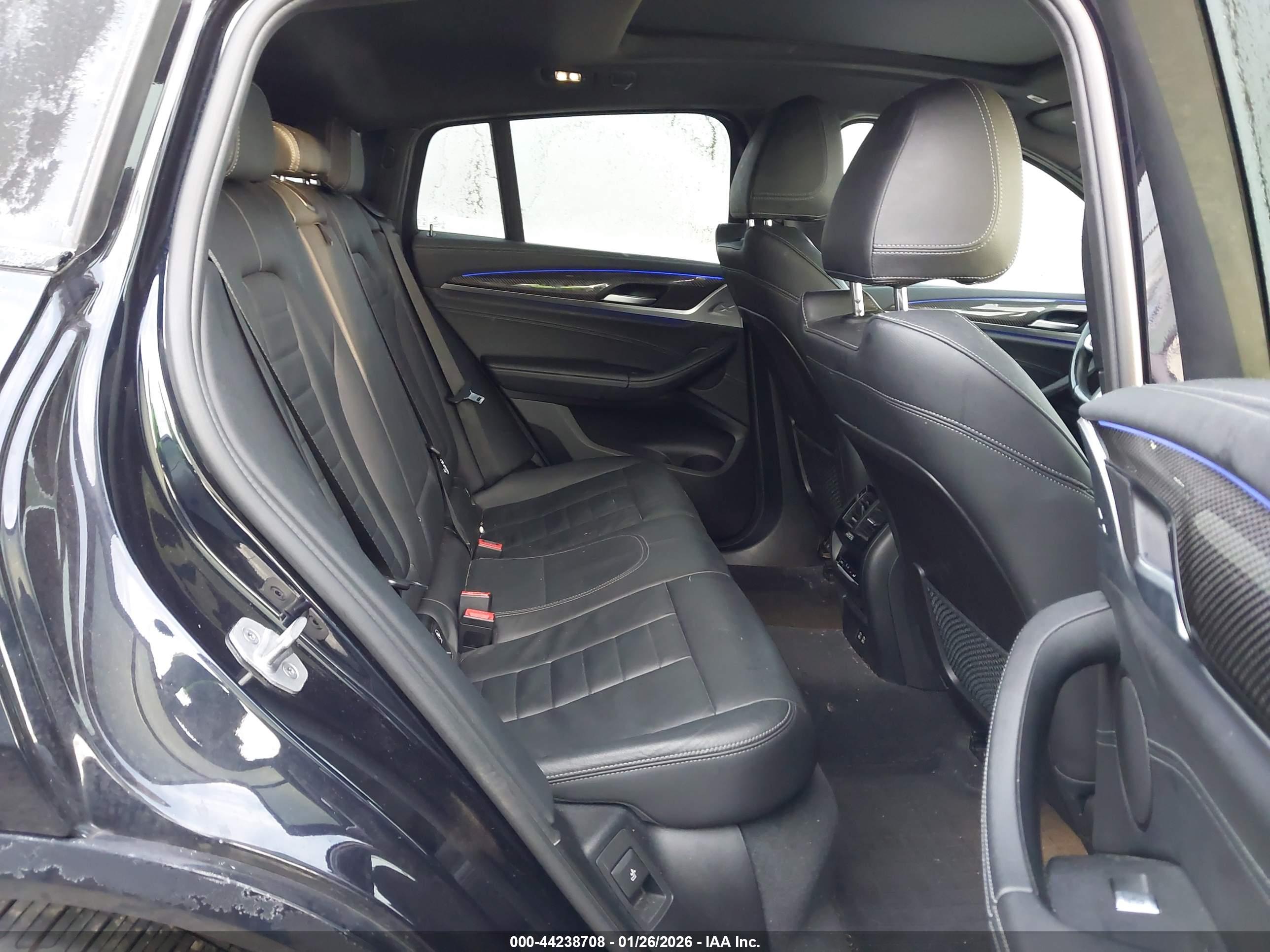 BMW X4 image 8