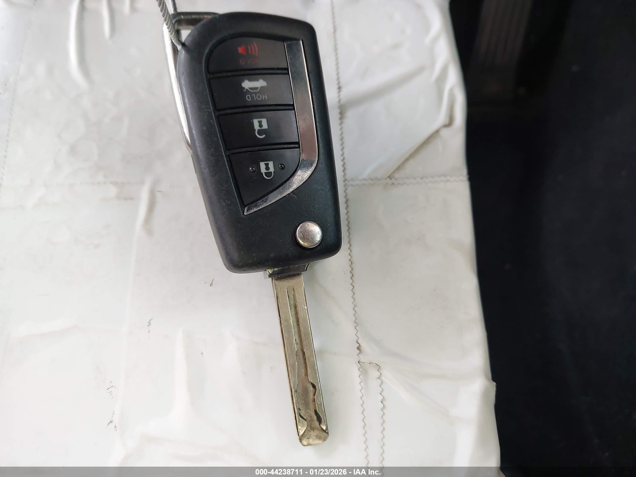 TOYOTA CAMRY image 11