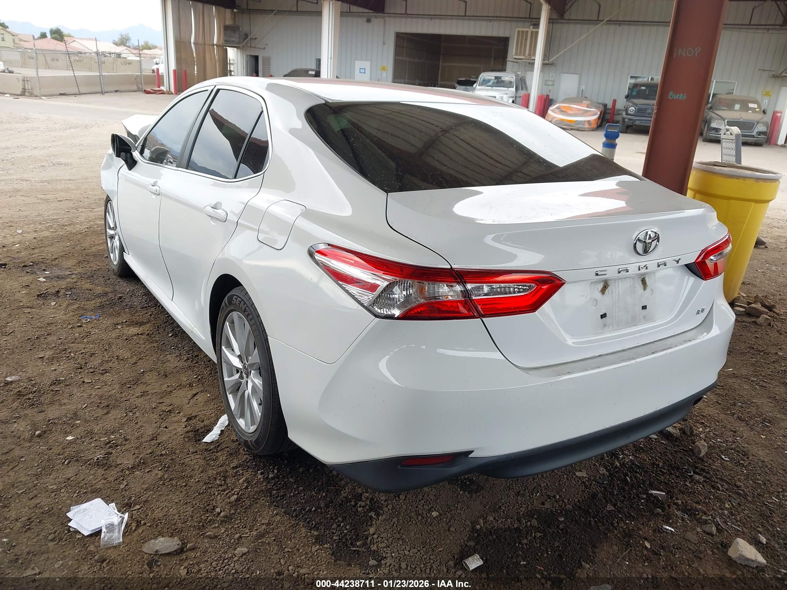 TOYOTA CAMRY image 3