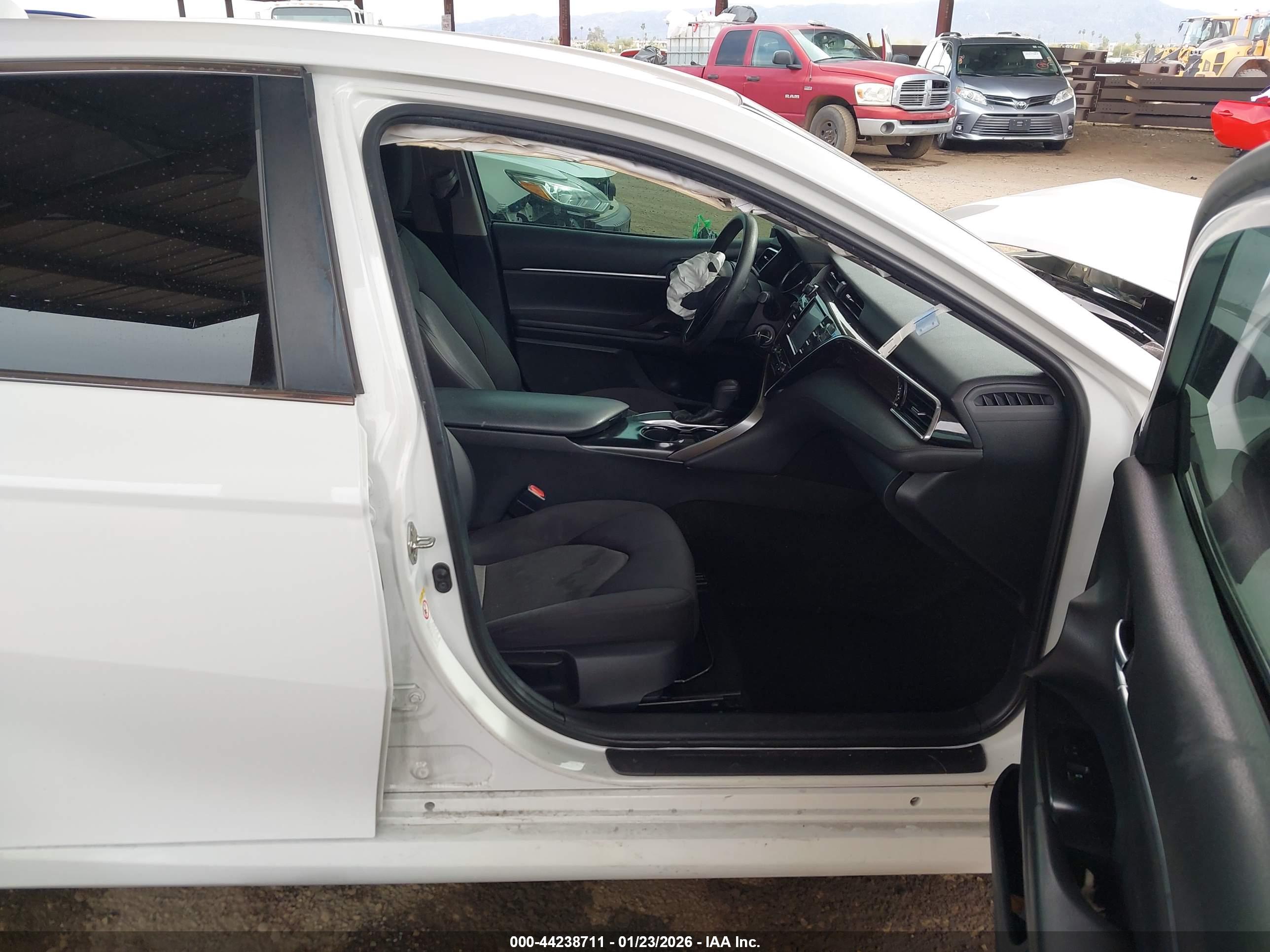 TOYOTA CAMRY image 5