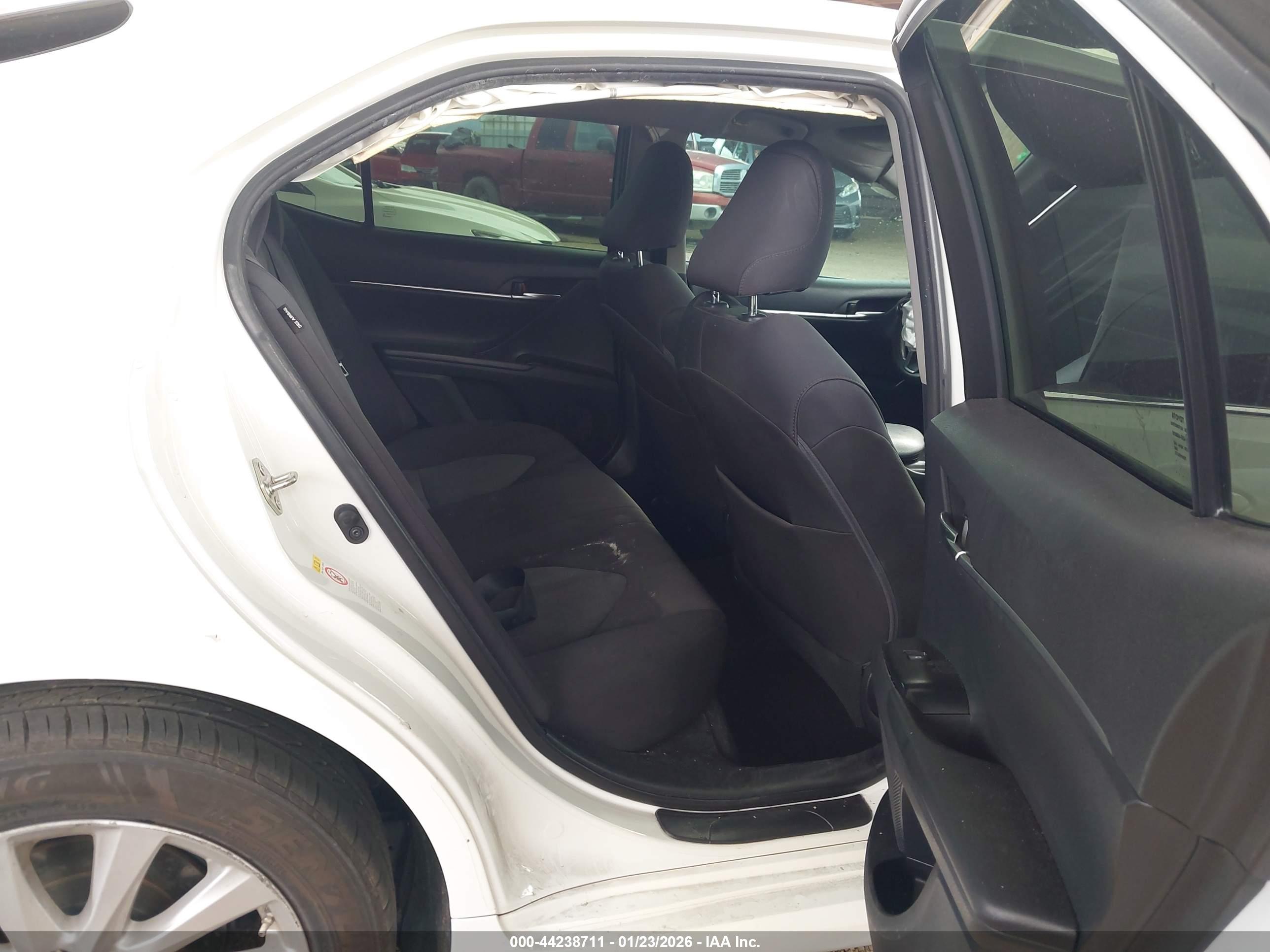 TOYOTA CAMRY image 8