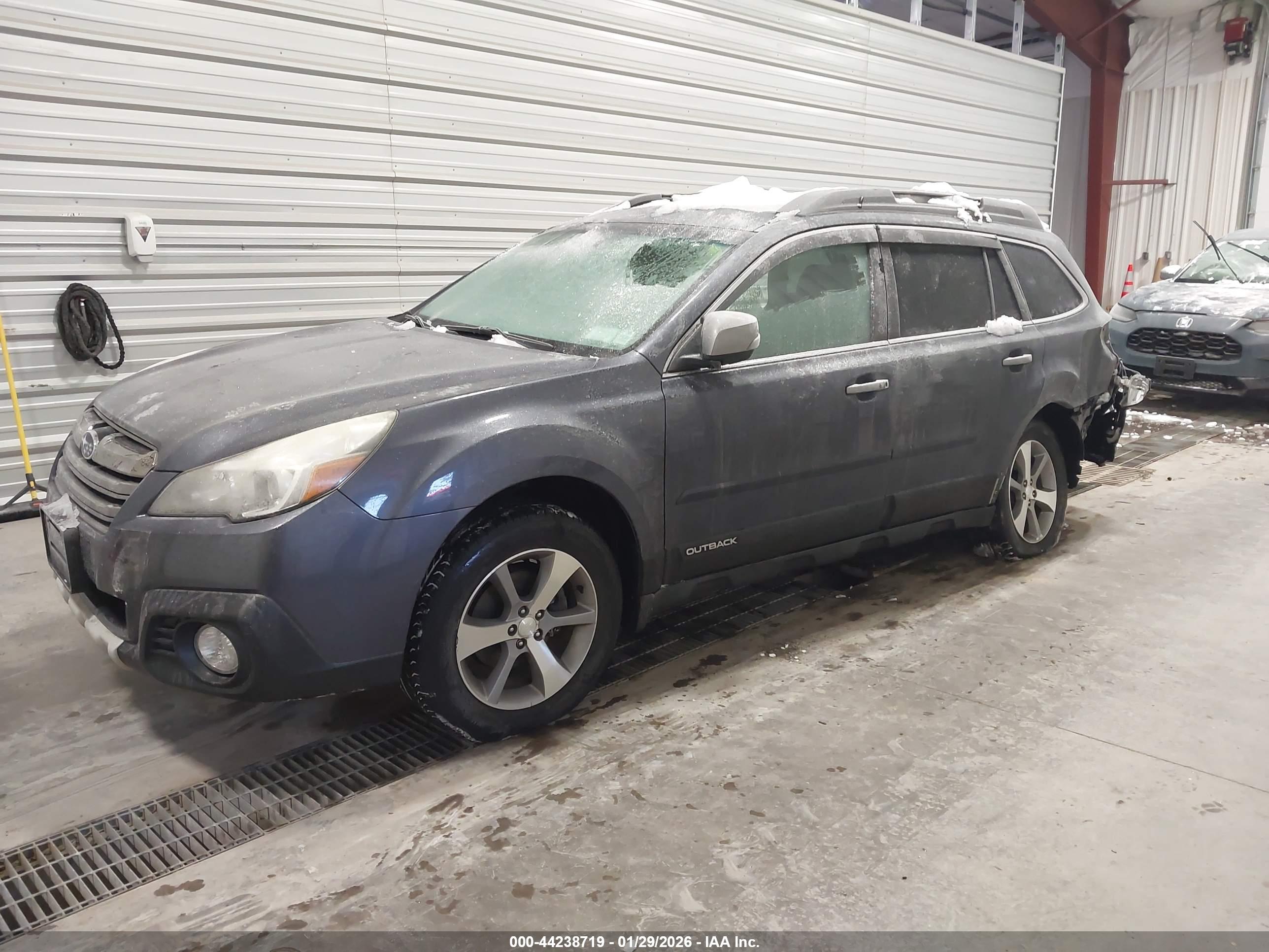 SUBARU OUTBACK image 2