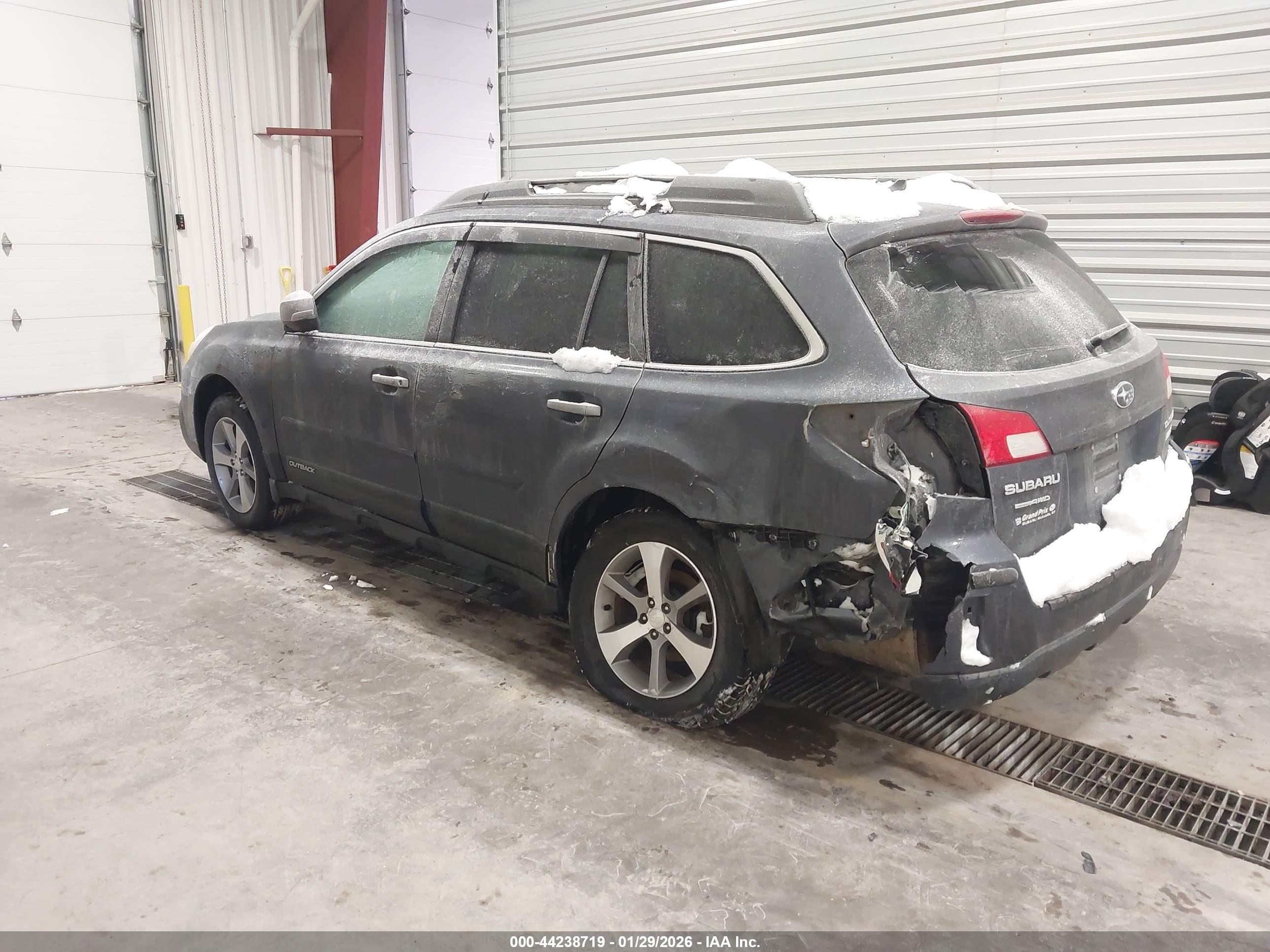 SUBARU OUTBACK image 3