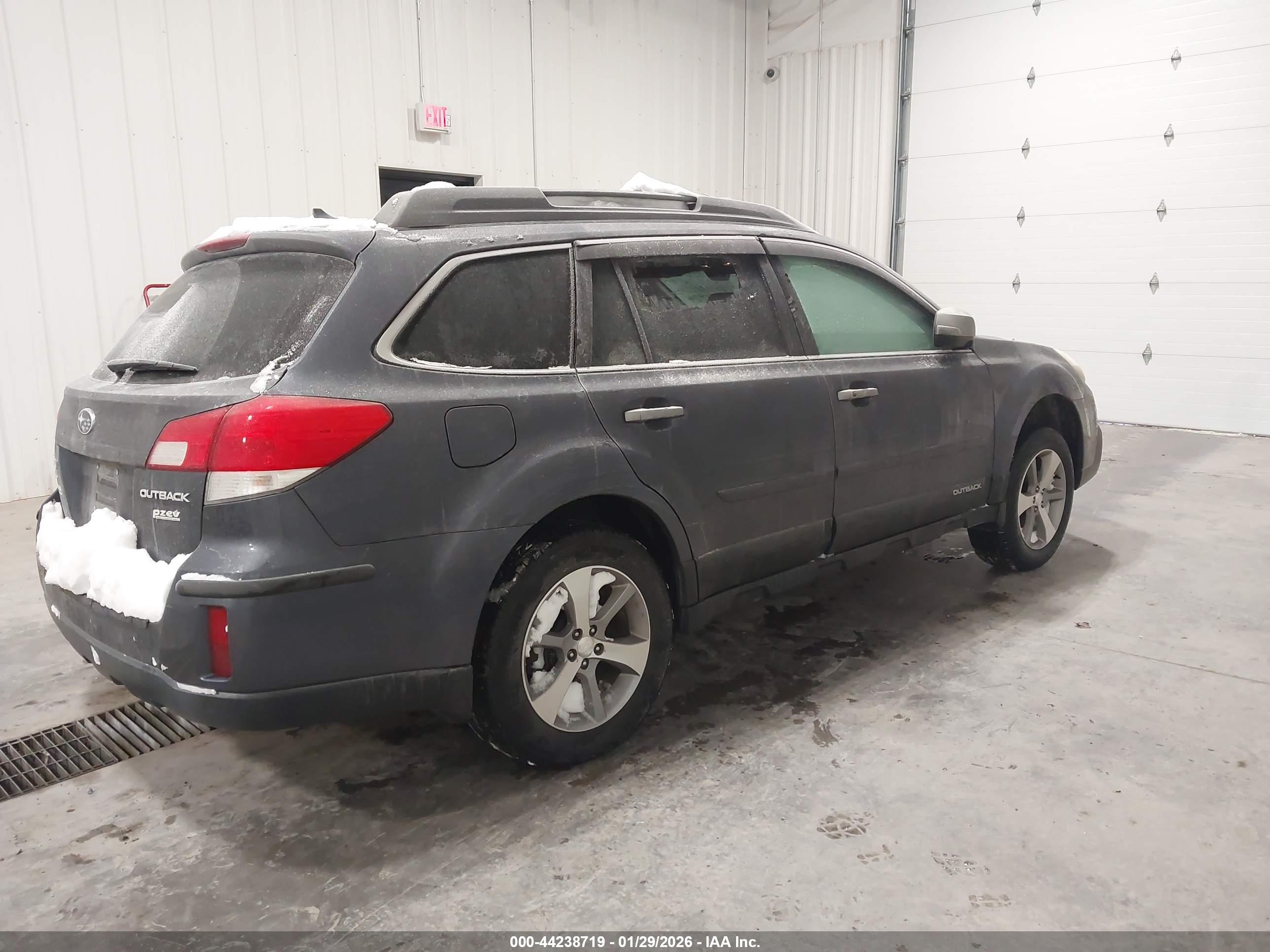 SUBARU OUTBACK image 4