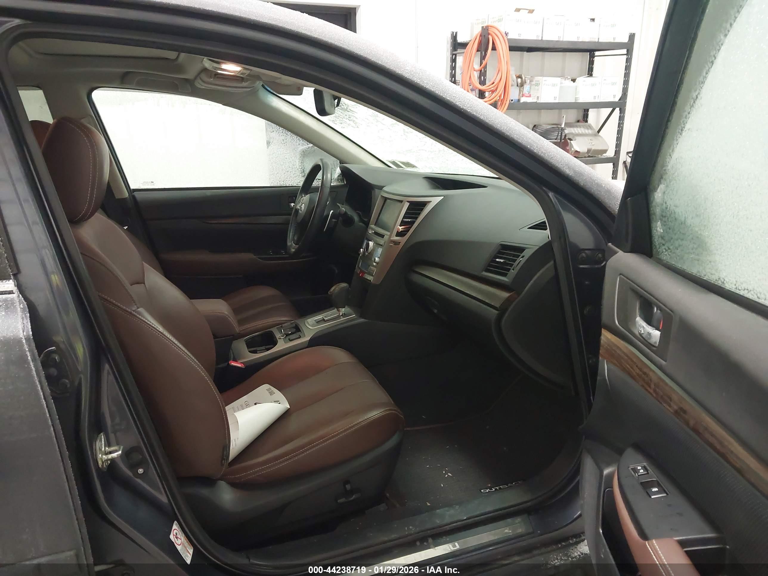 SUBARU OUTBACK image 5