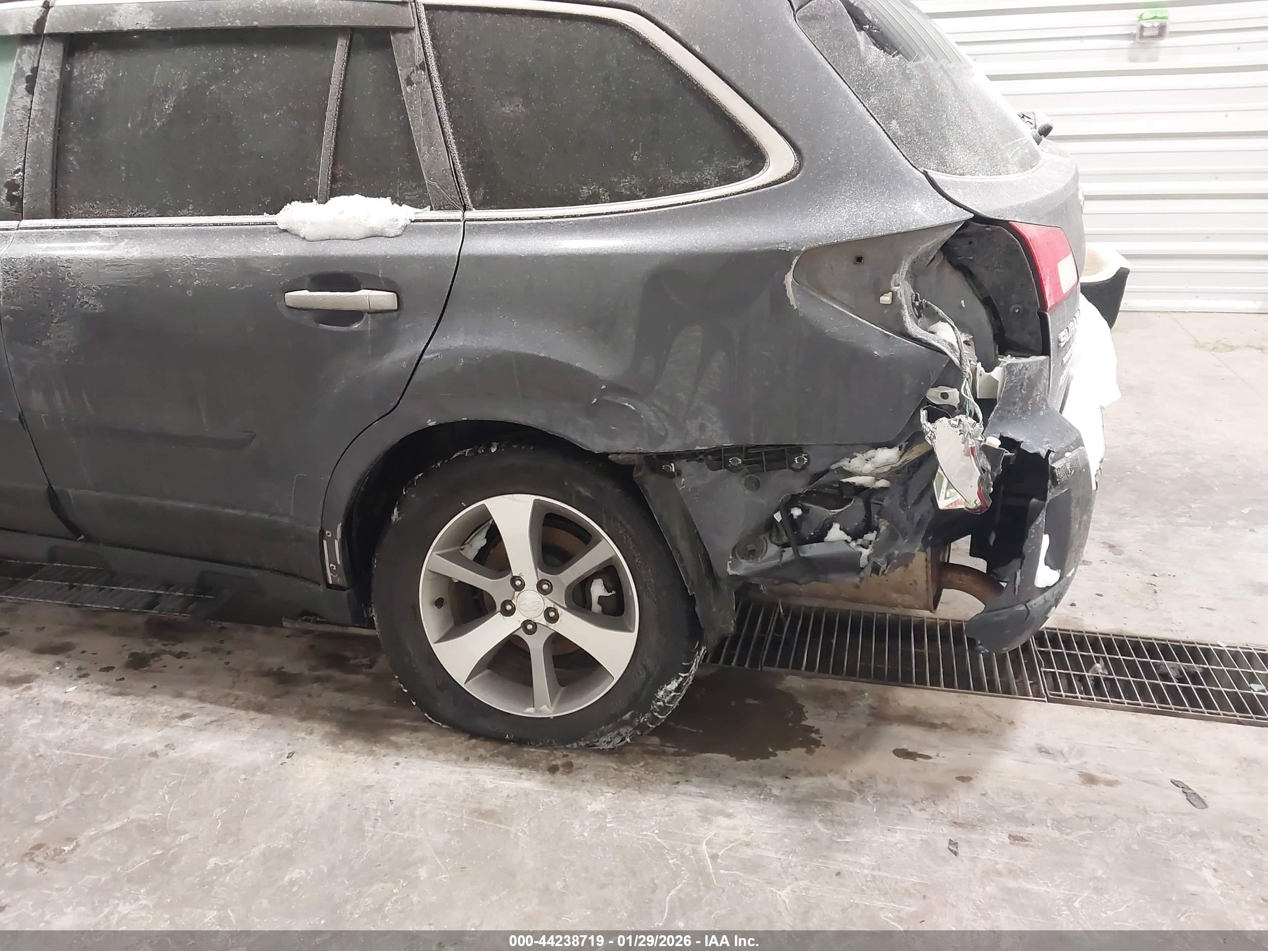 SUBARU OUTBACK image 6