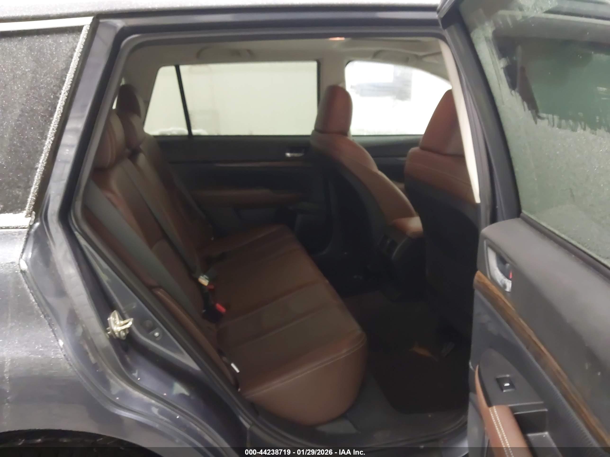 SUBARU OUTBACK image 8