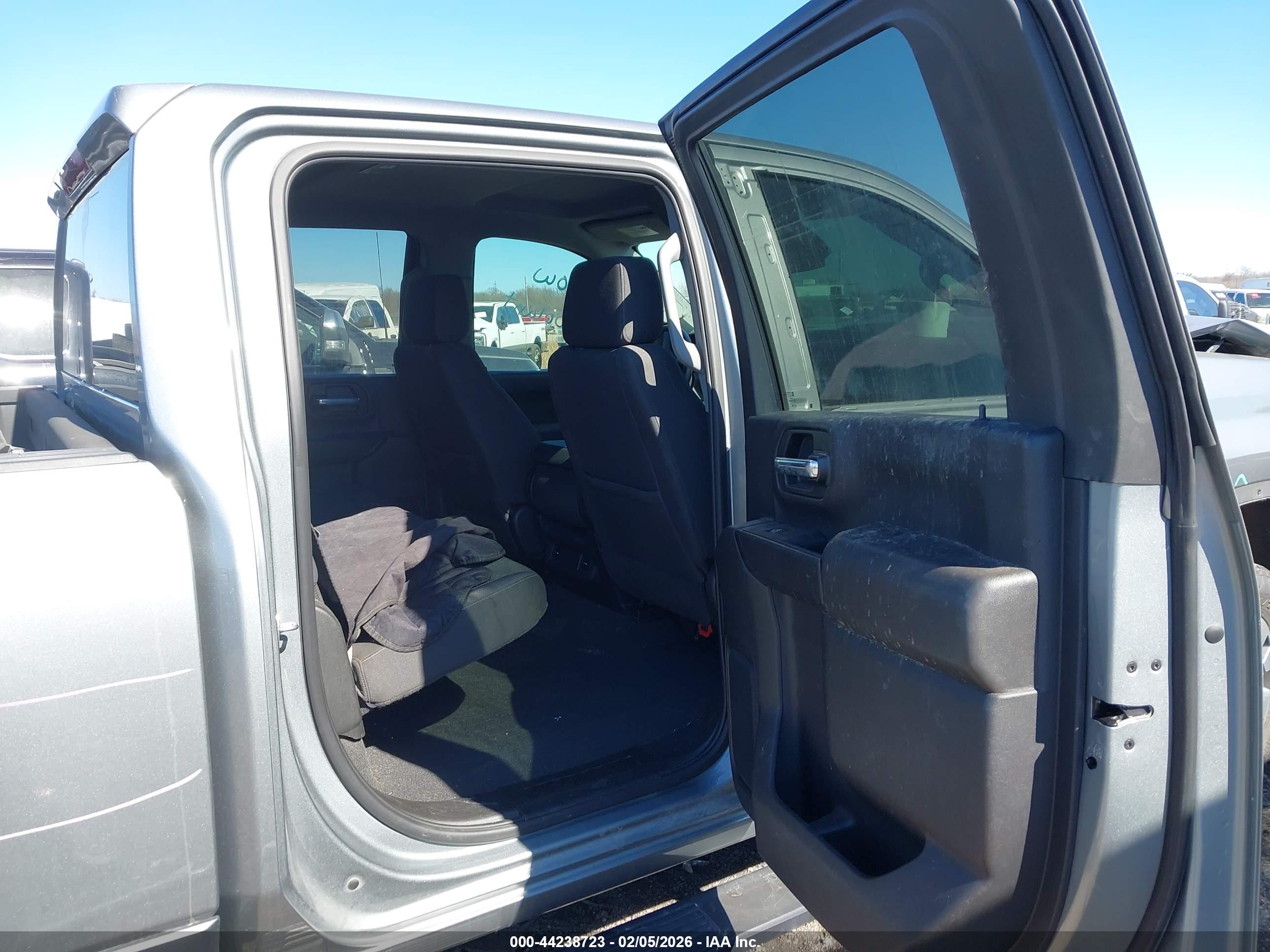 CHEVROLET SILVERADO image 8