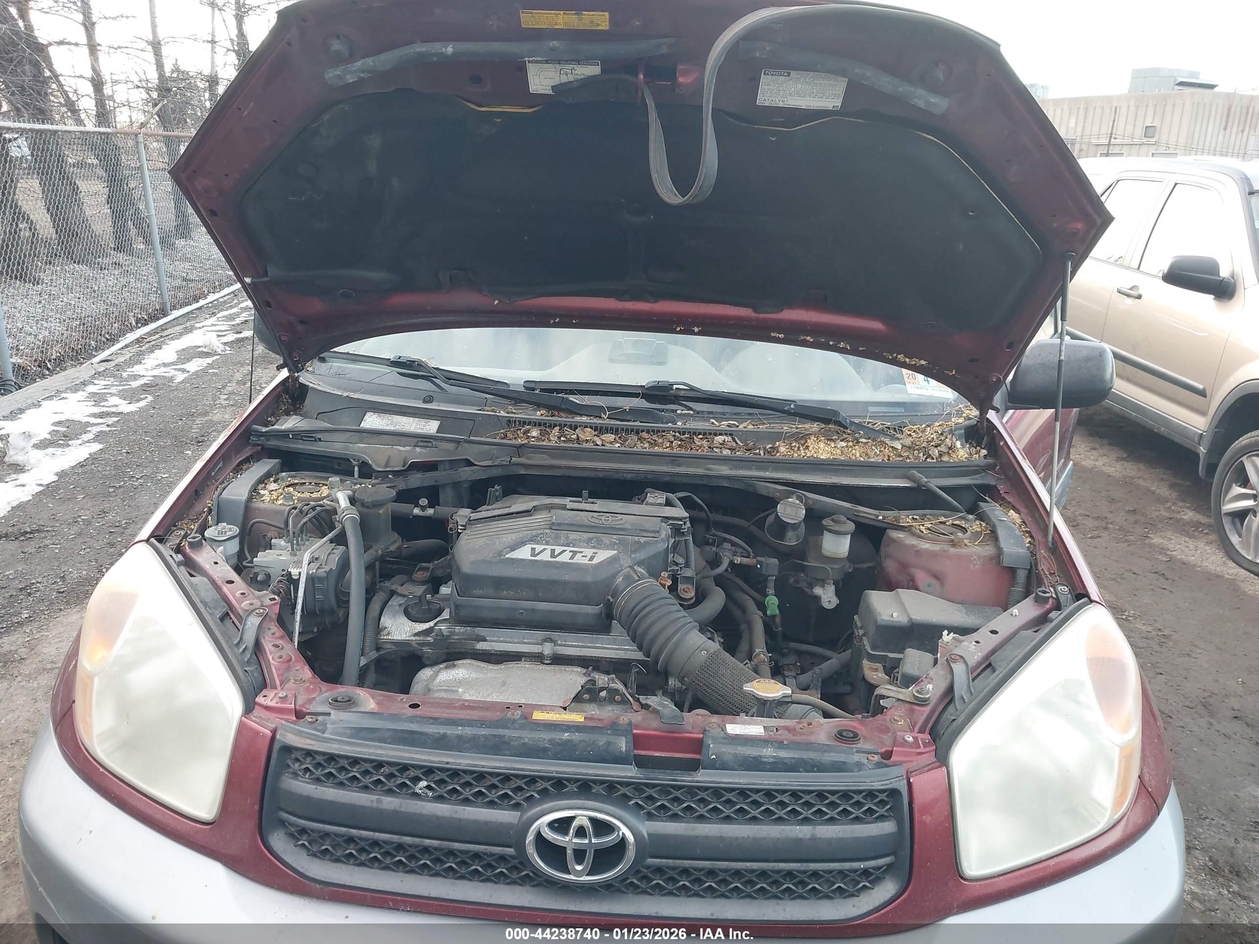 TOYOTA RAV4 image 10