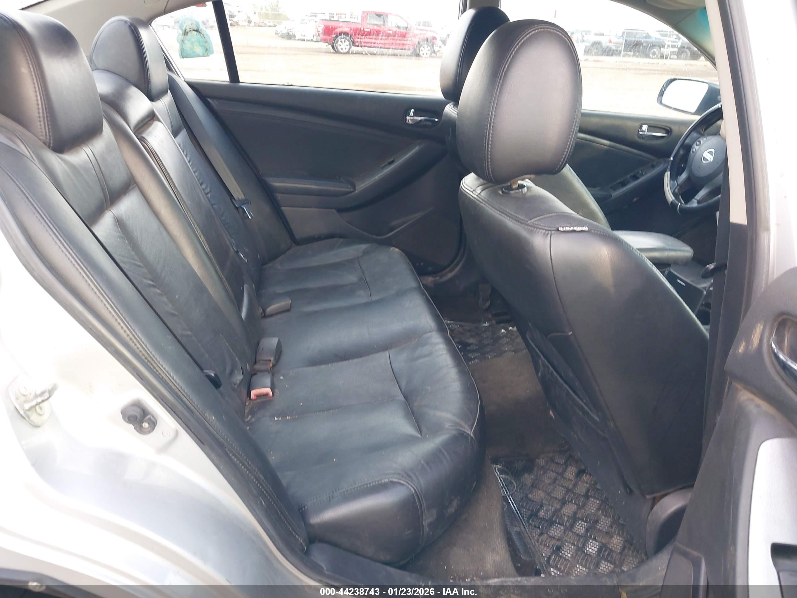 NISSAN ALTIMA image 8
