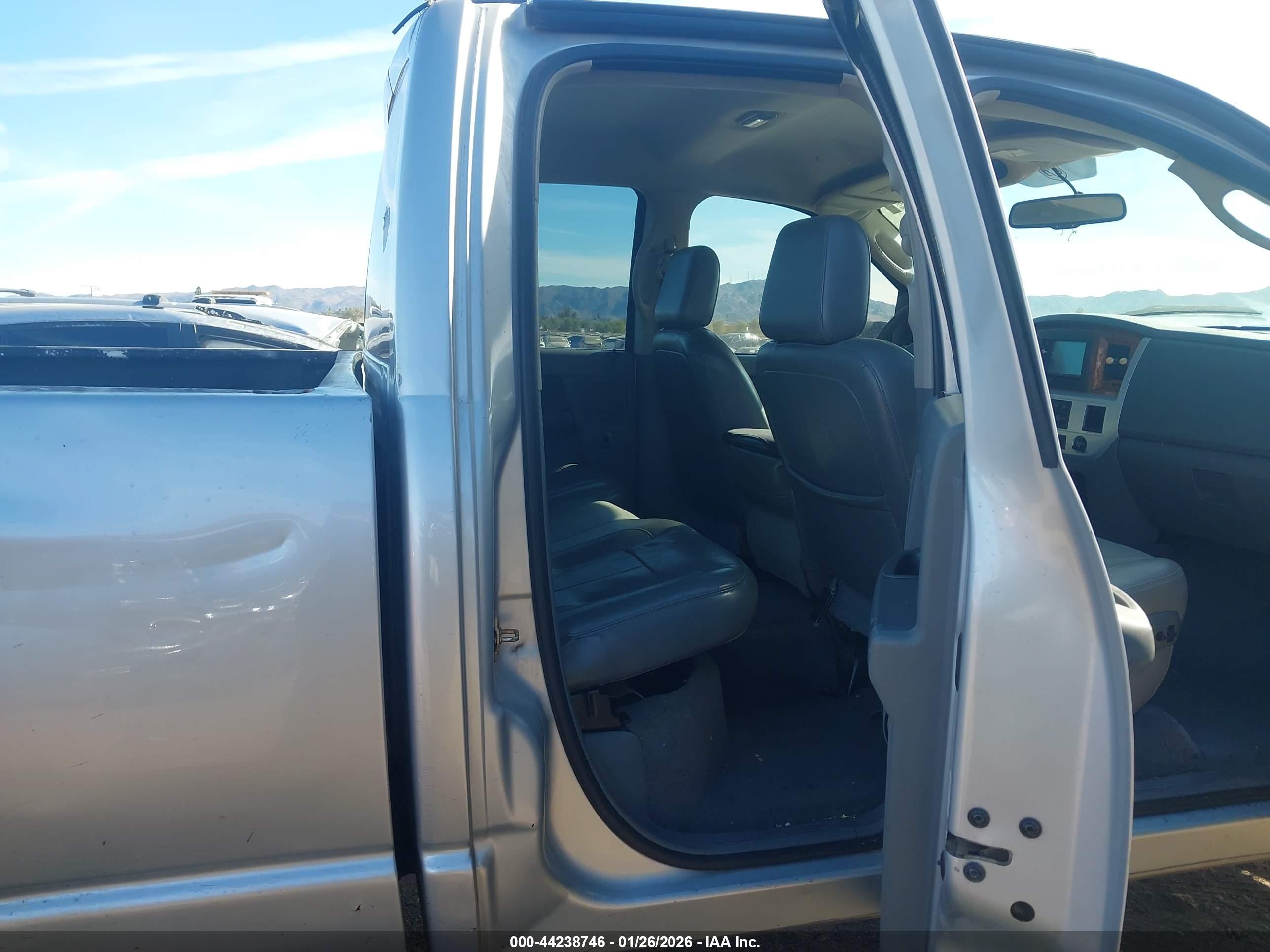 DODGE RAM image 8