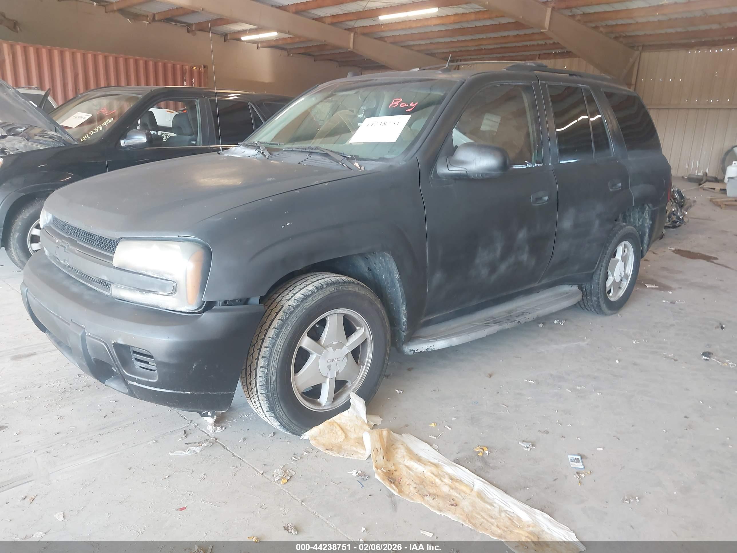 CHEVROLET TRAILBLAZER image 2