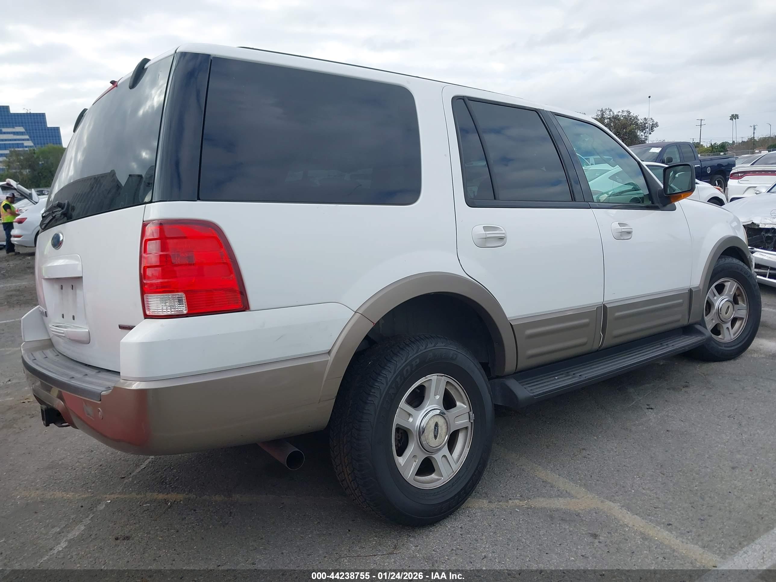 FORD EXPEDITION image 4