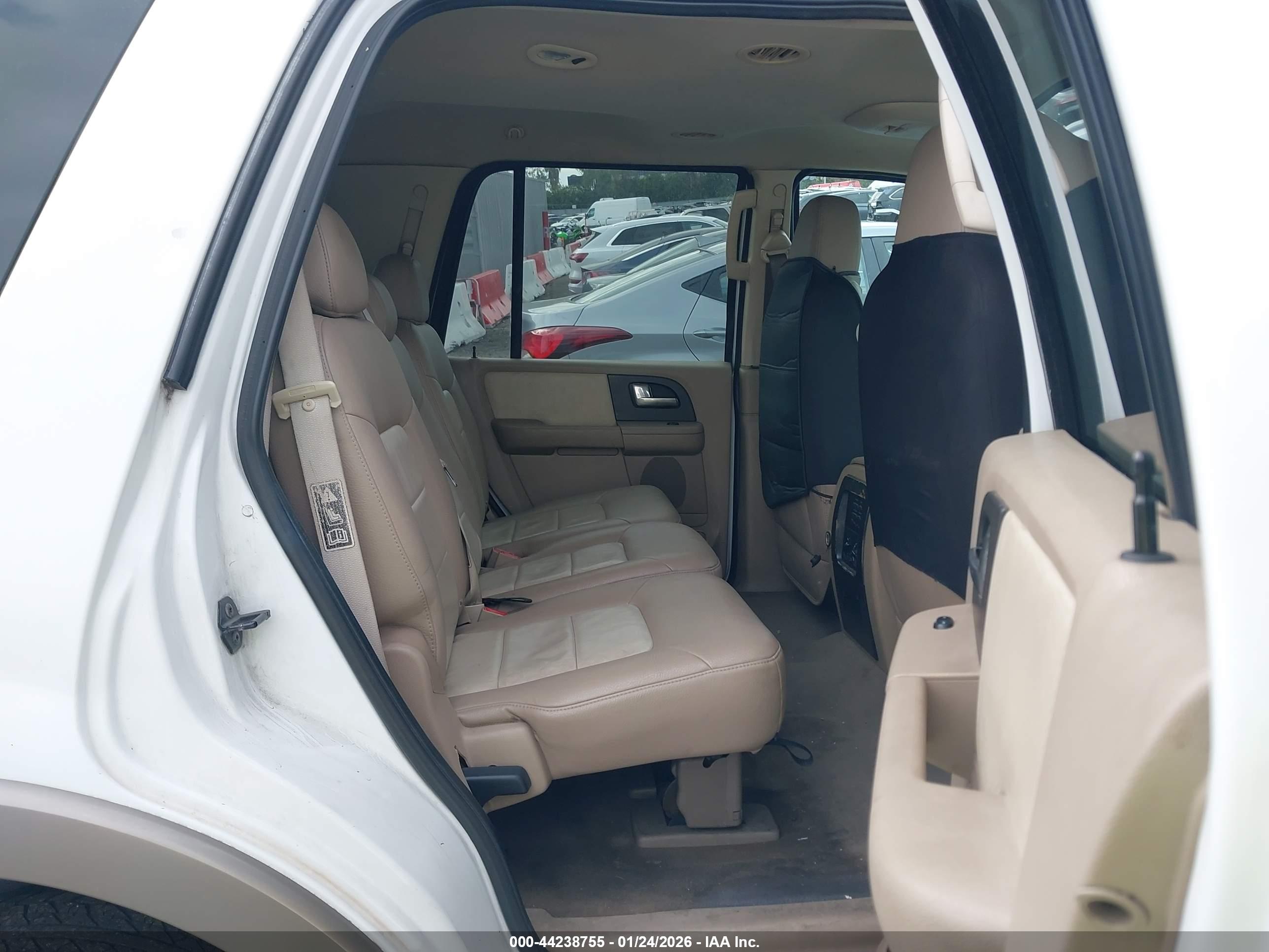 FORD EXPEDITION image 8