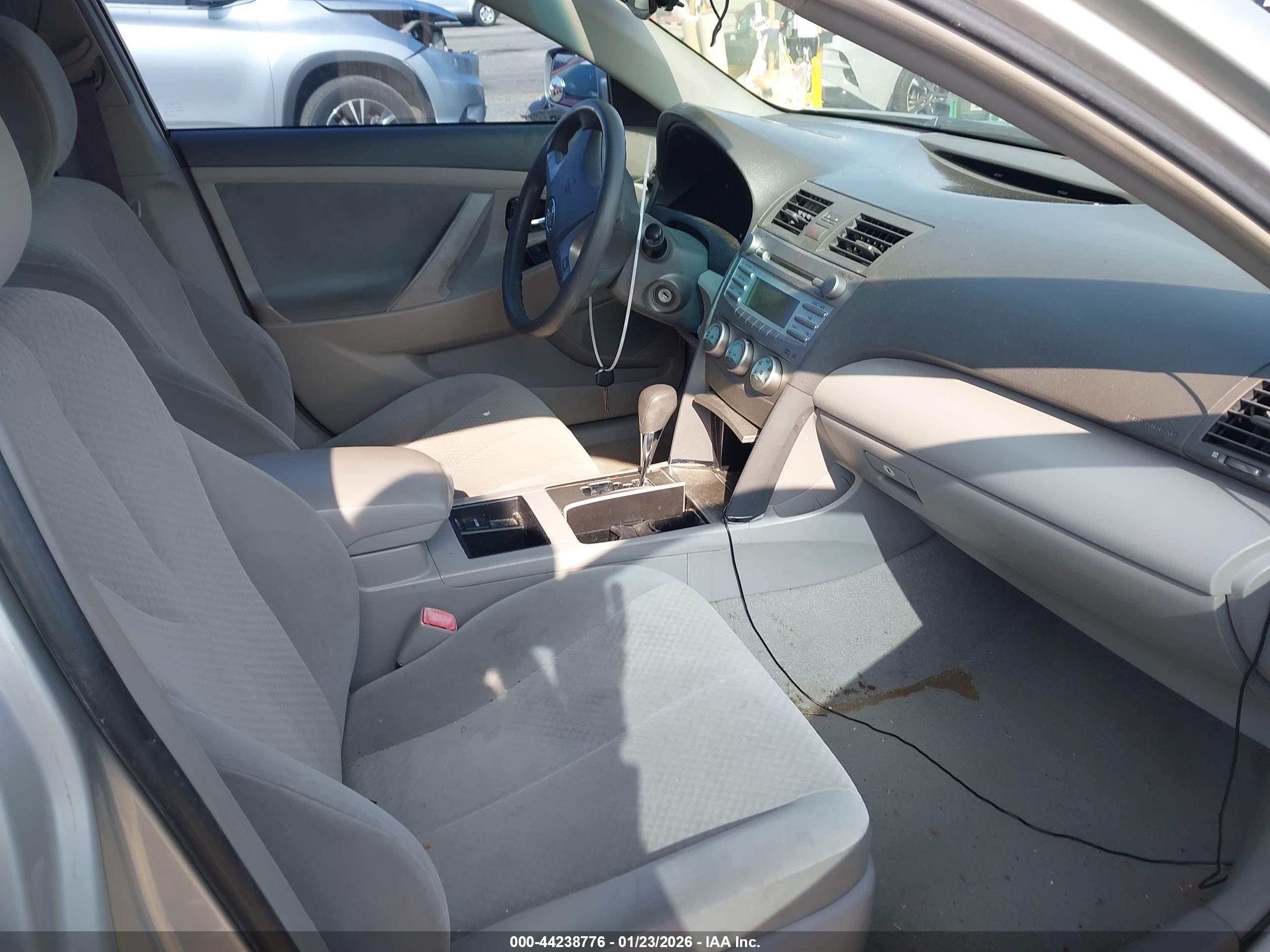 TOYOTA CAMRY image 5