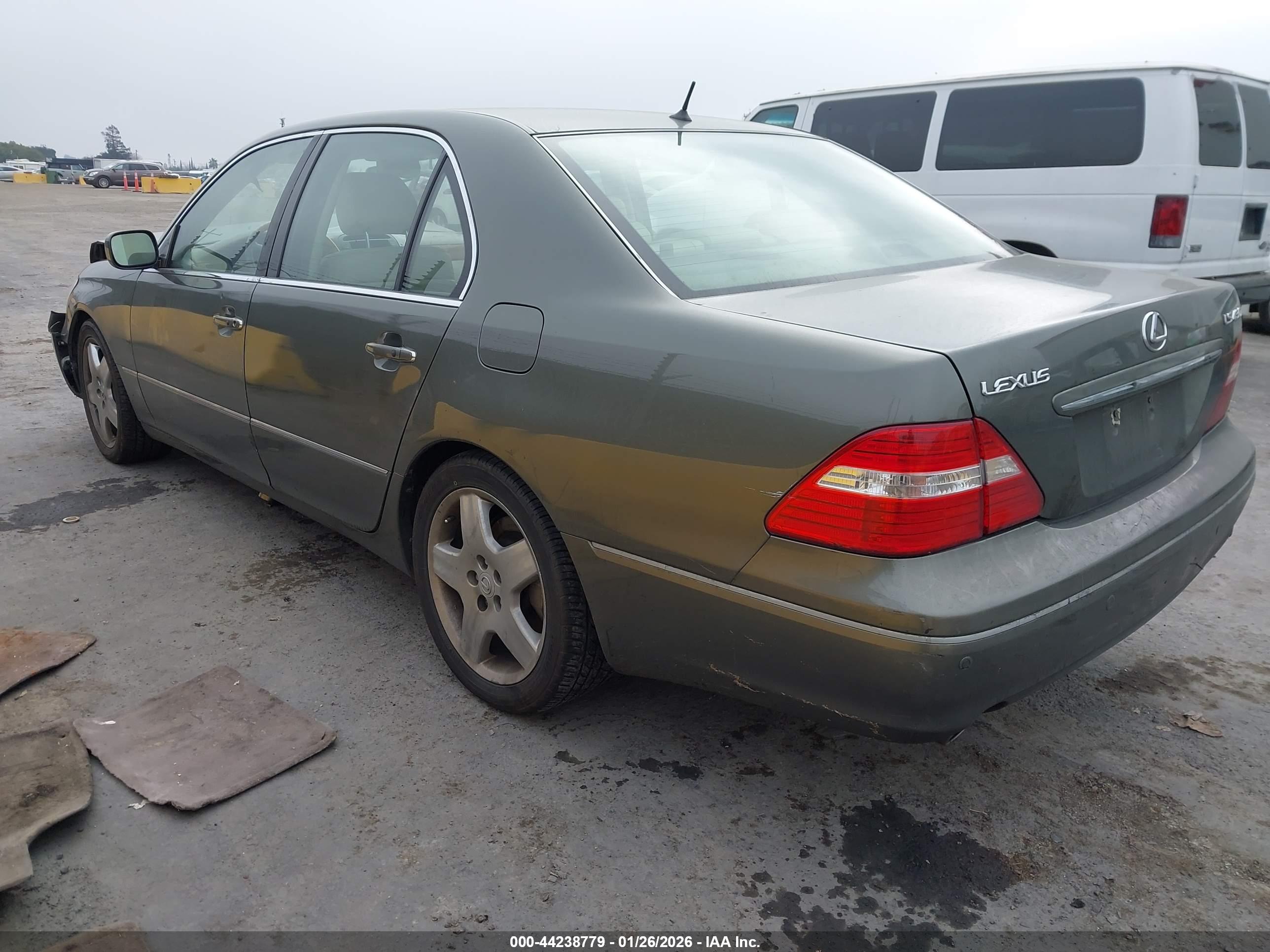 LEXUS LS image 3
