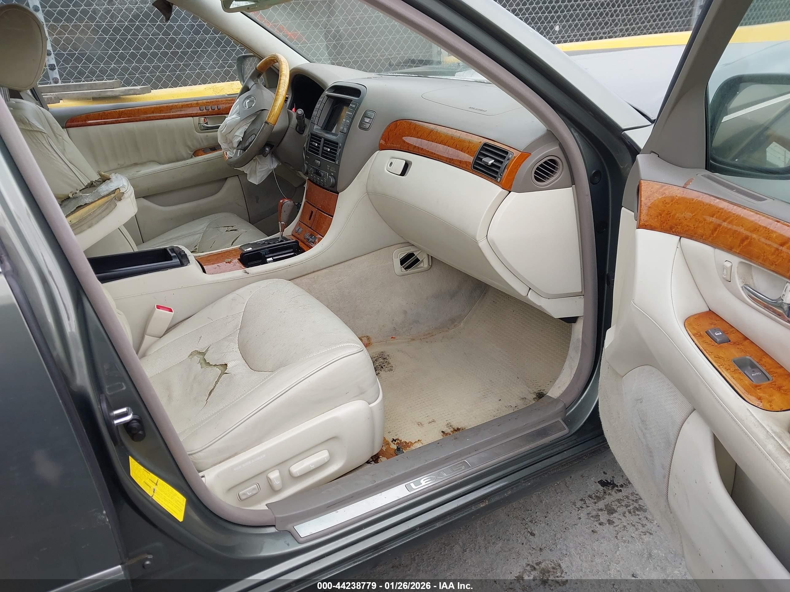LEXUS LS image 5