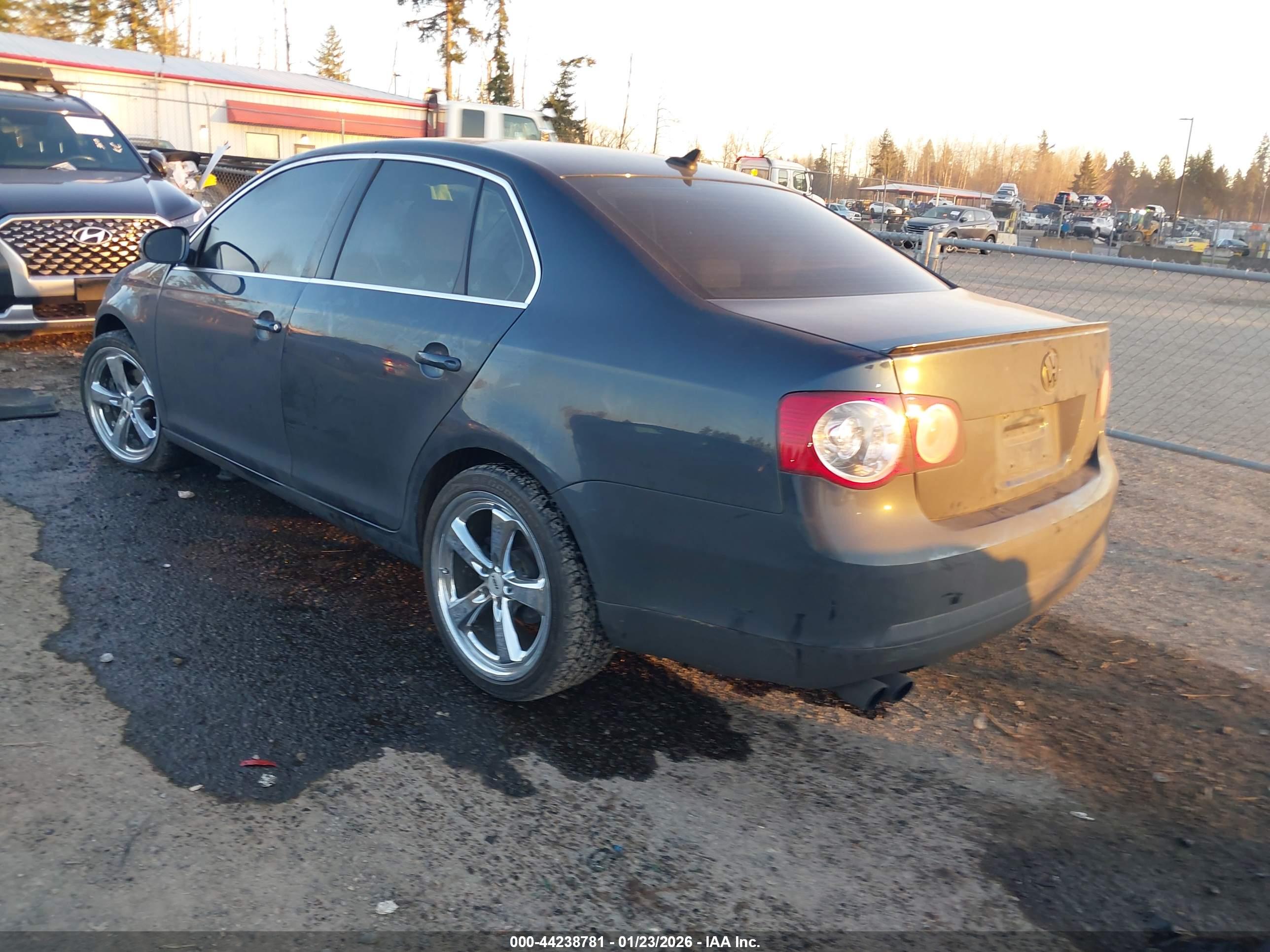 VOLKSWAGEN JETTA image 3