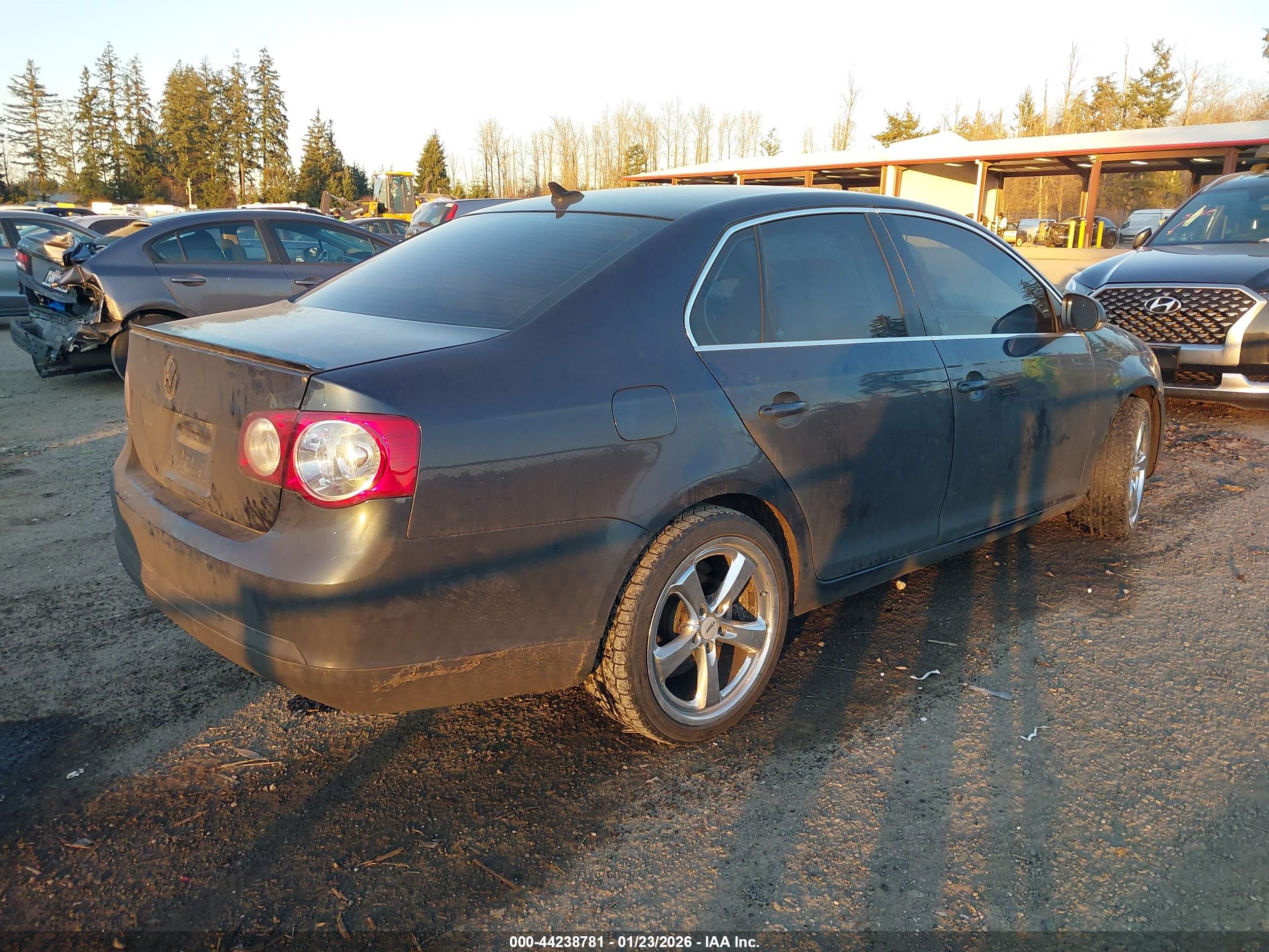 VOLKSWAGEN JETTA image 4