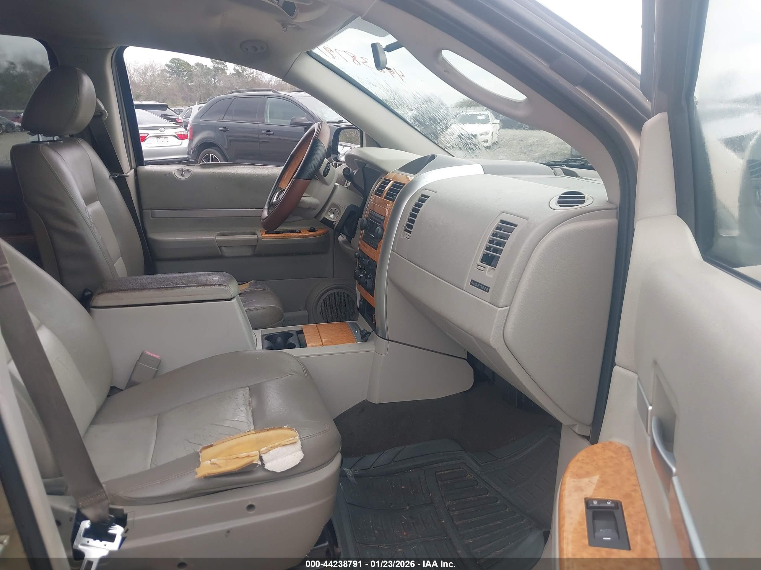 CHRYSLER ASPEN image 5