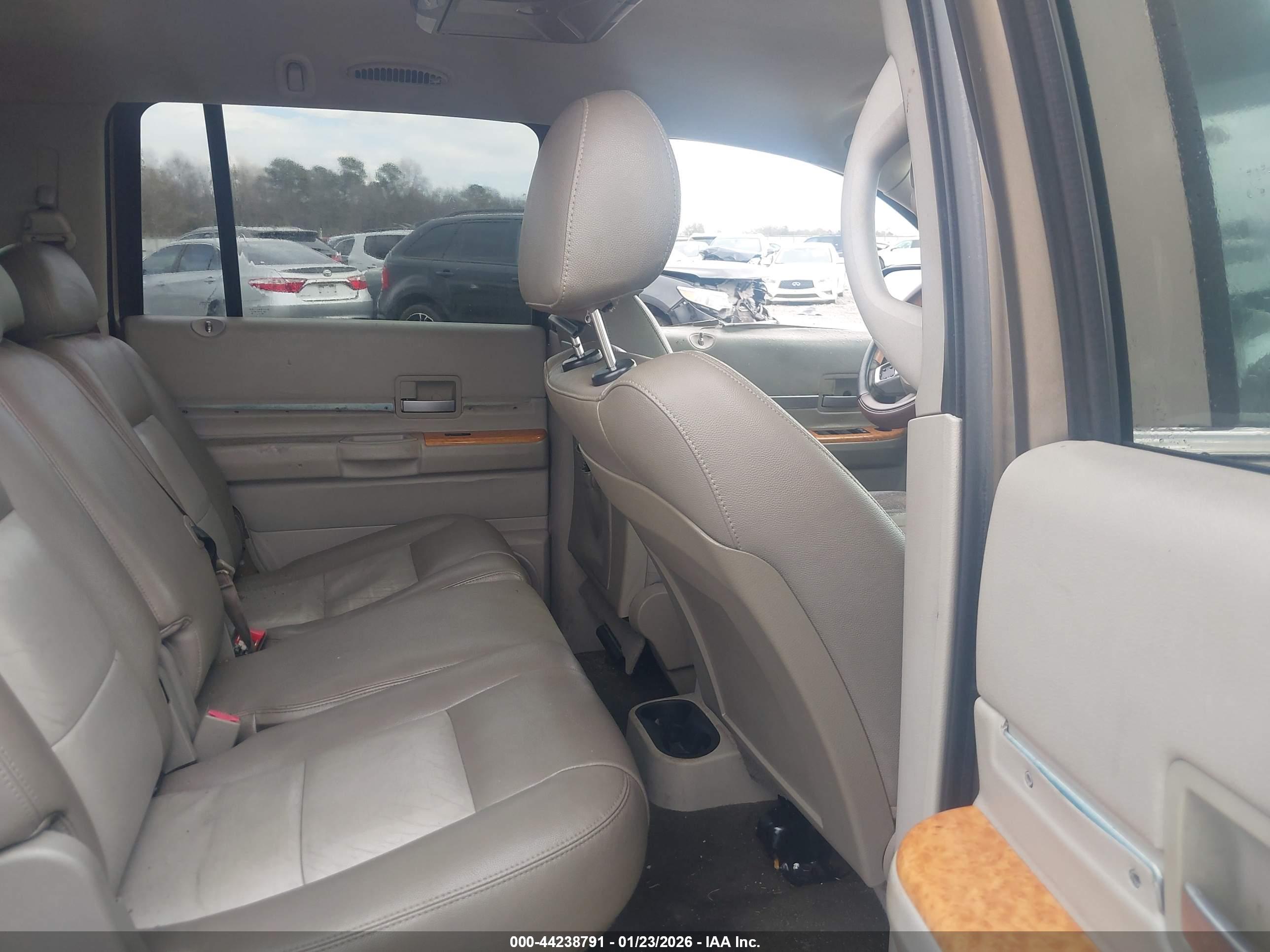 CHRYSLER ASPEN image 8