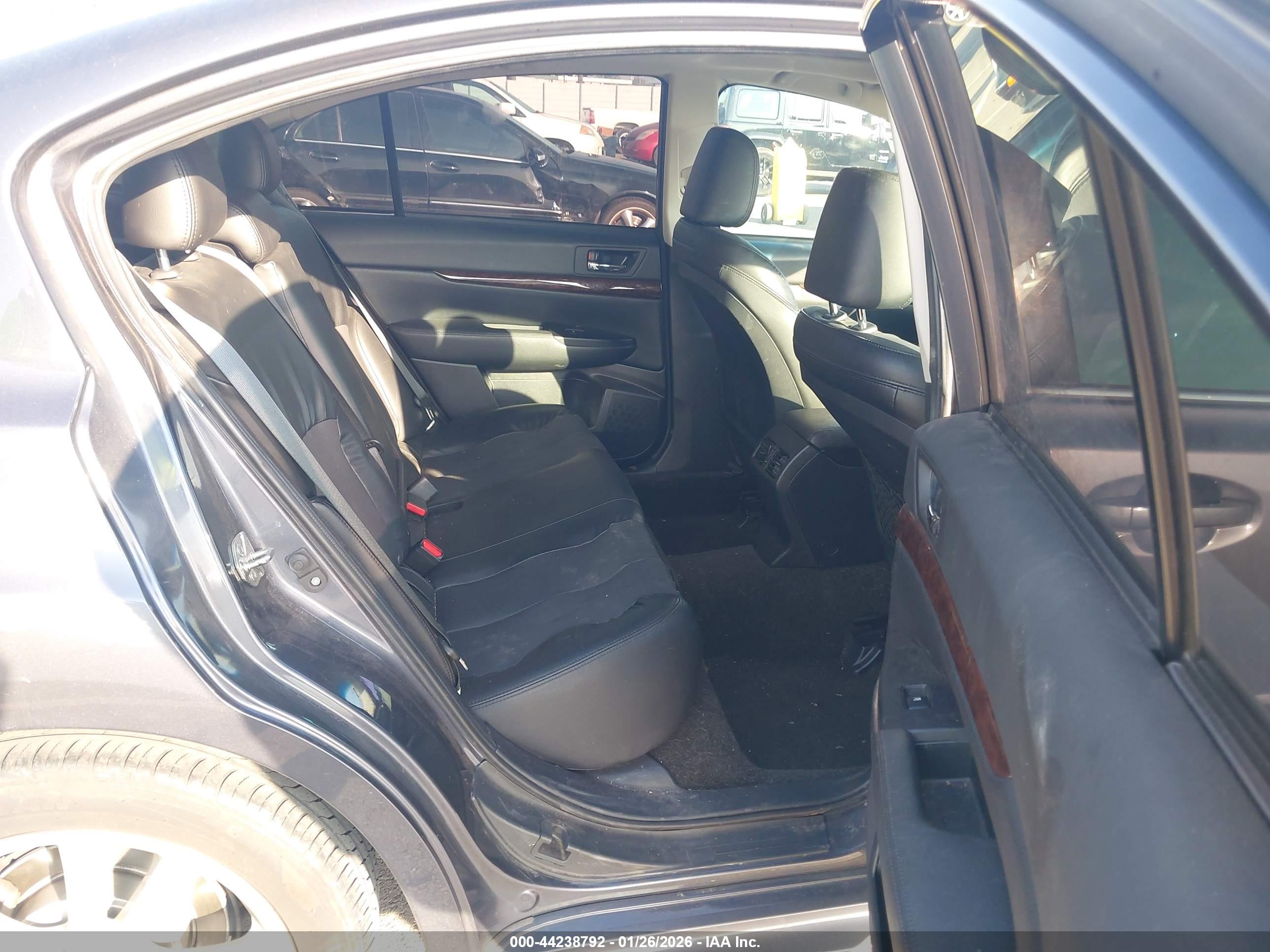 SUBARU LEGACY image 8