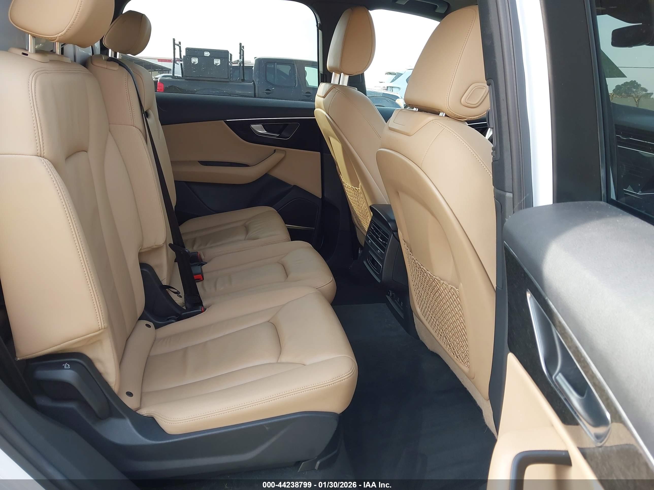 AUDI Q7 image 8