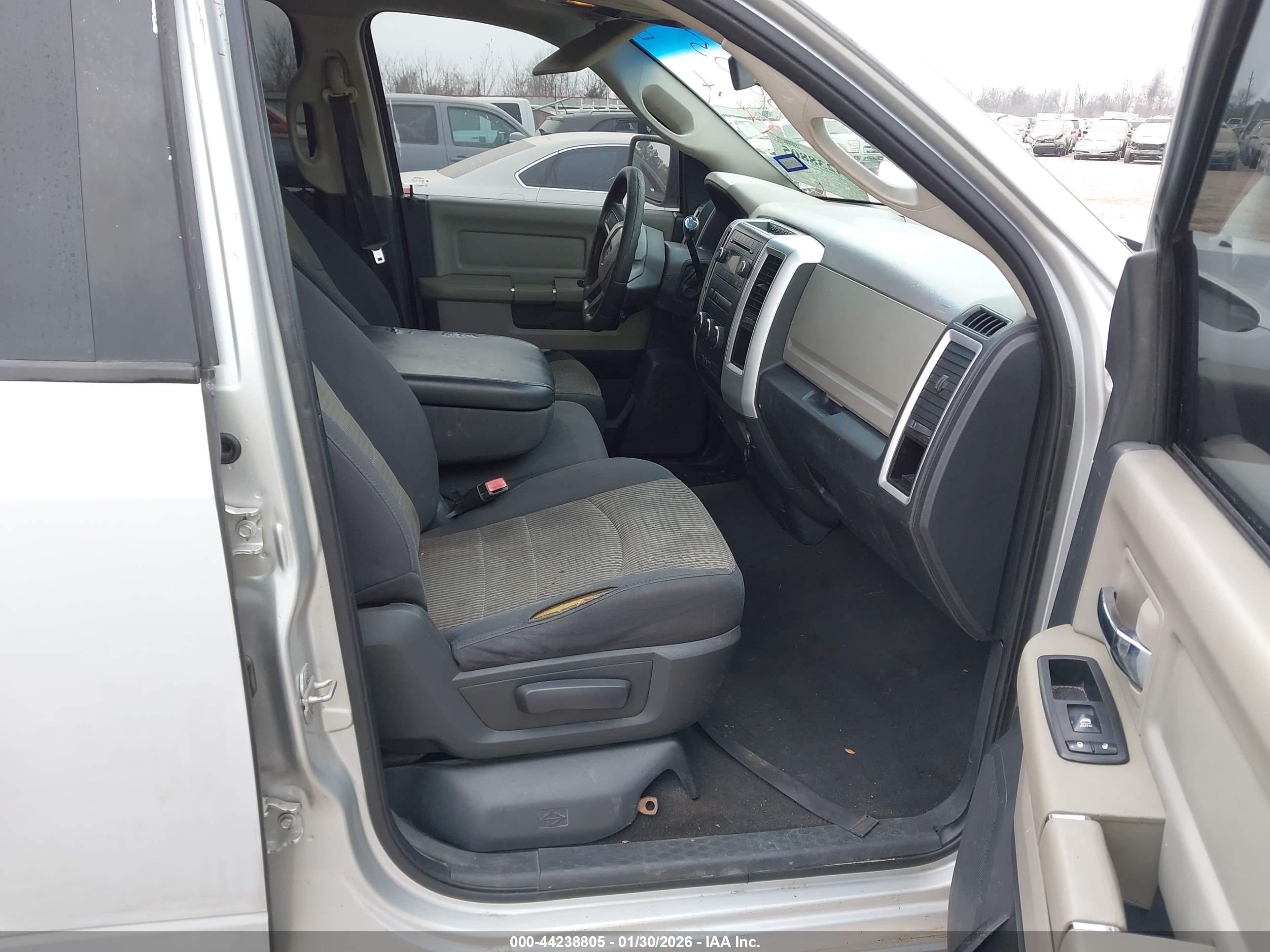 DODGE RAM image 5