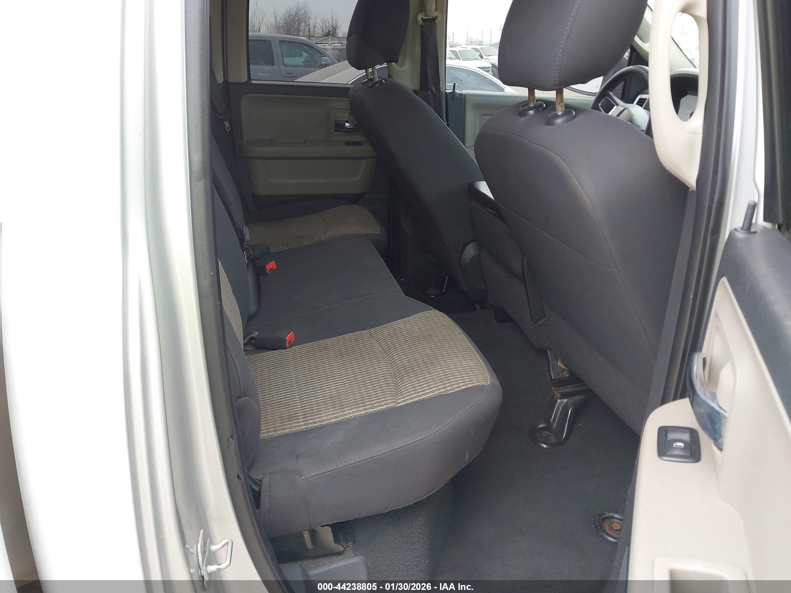 DODGE RAM image 8