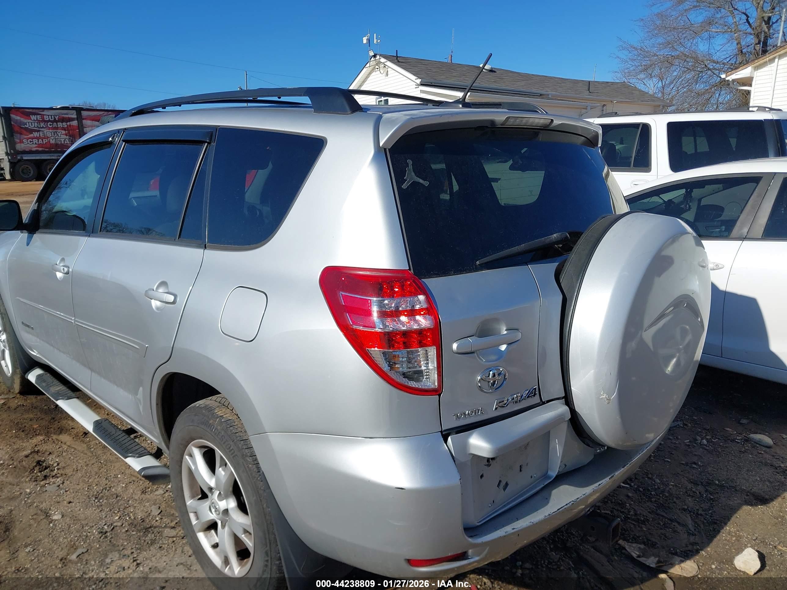 TOYOTA RAV4 image 3