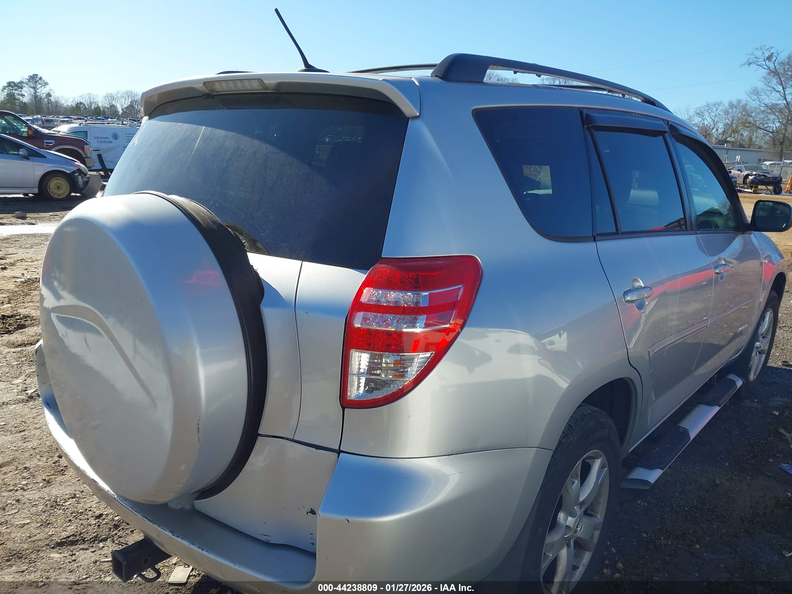 TOYOTA RAV4 image 4